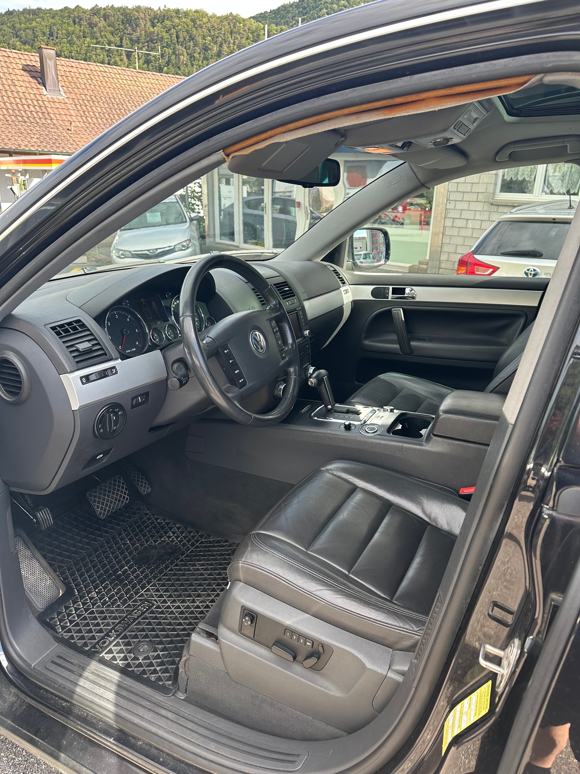 VW Touareg 3.0 TDI-image-4