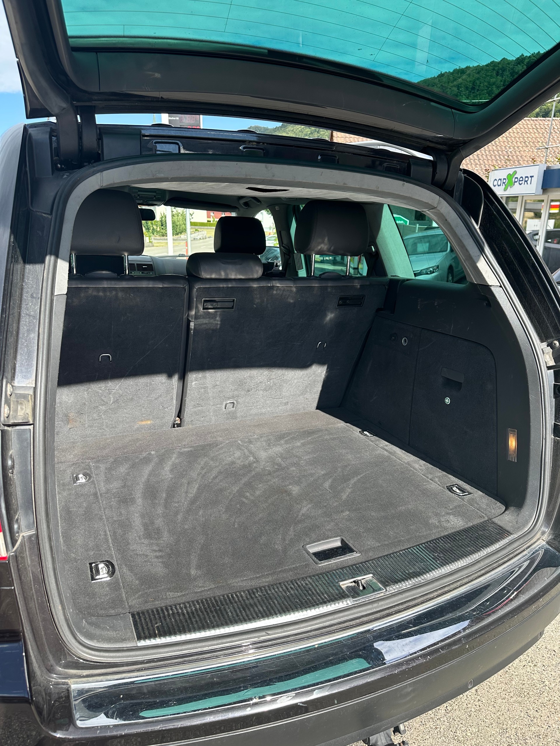VW Touareg 3.0 TDI-image-7