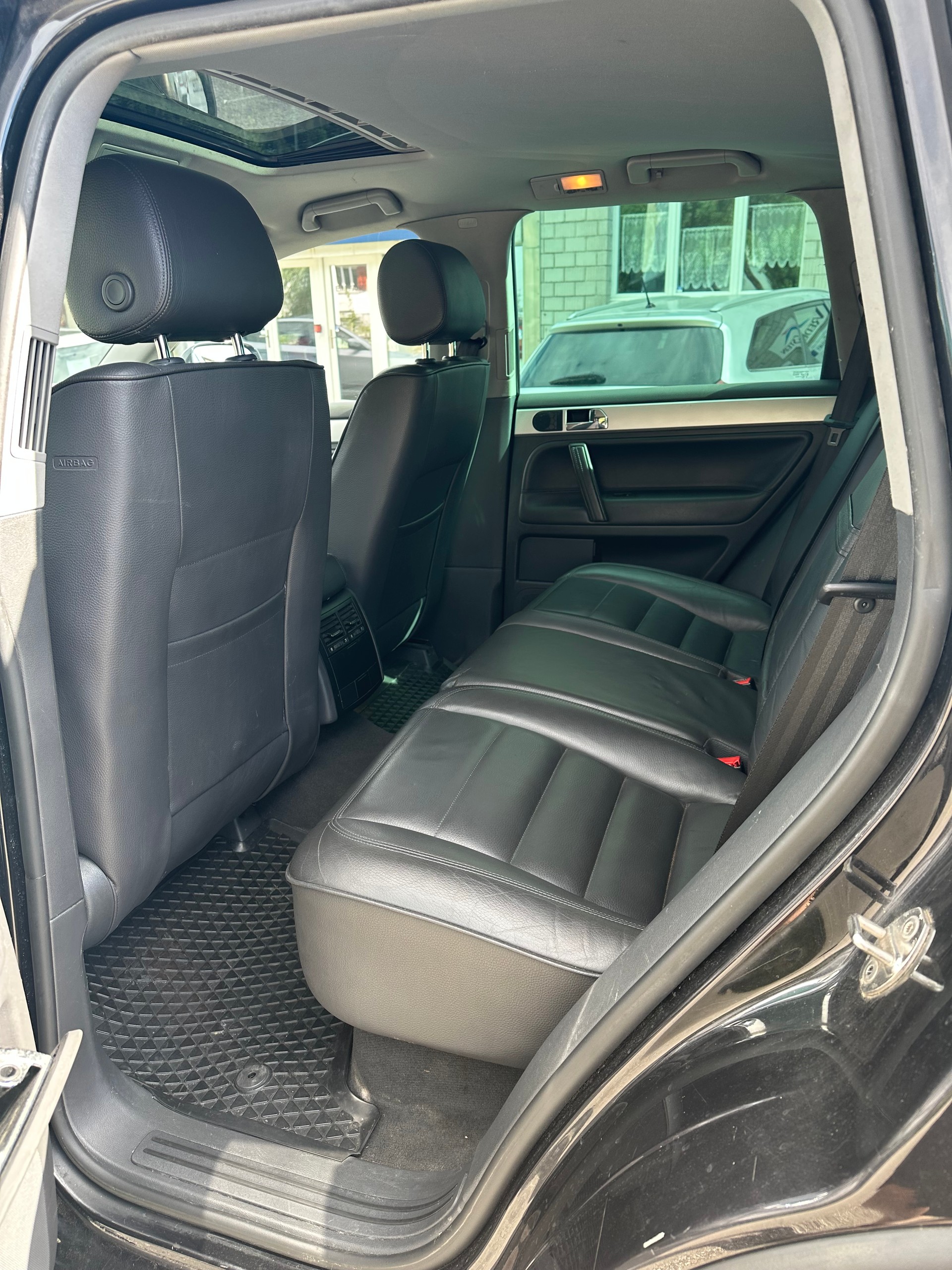 VW Touareg 3.0 TDI-image-5