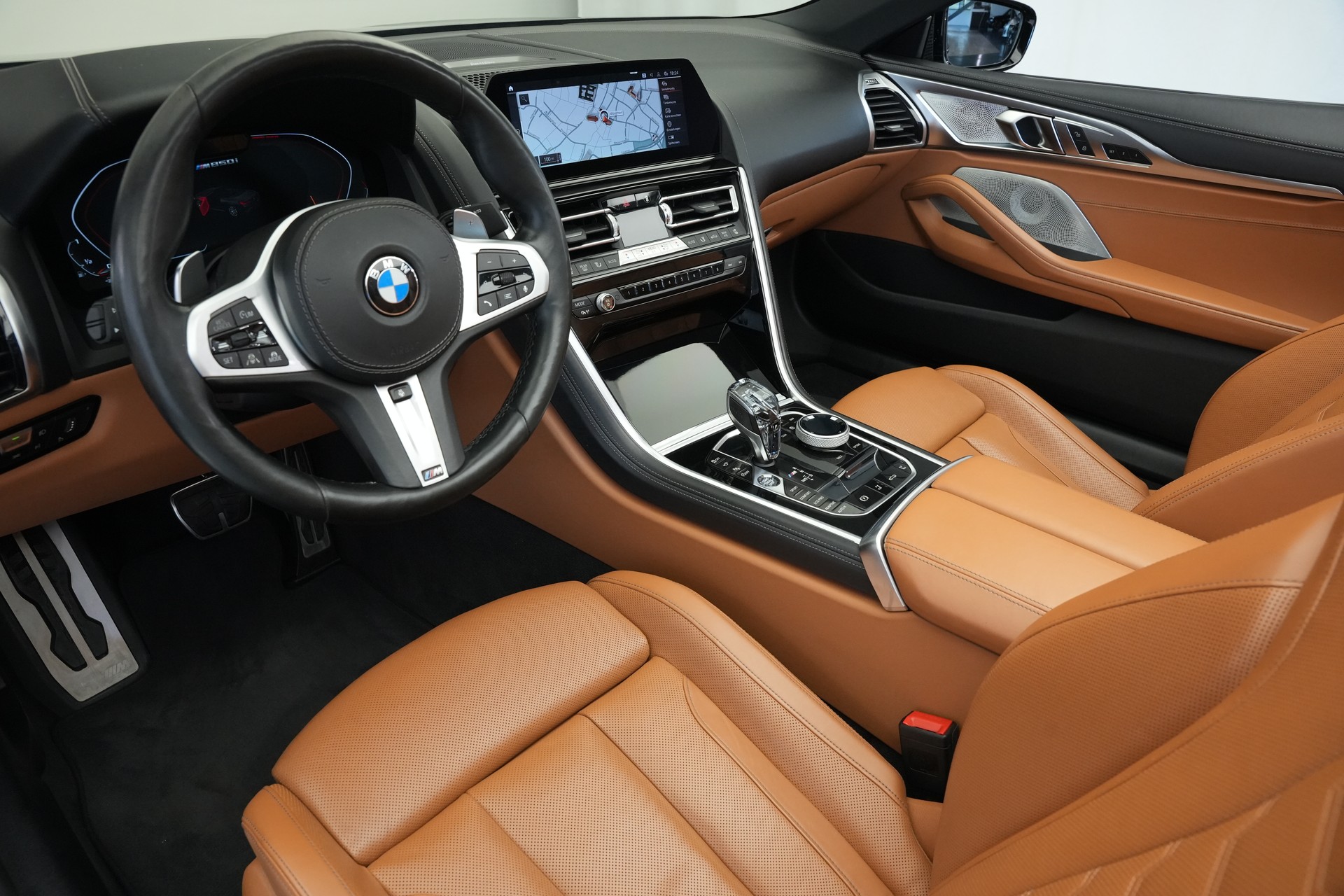 BMW M850i xDrive Steptronic Cabriolet *CH-Fahrzeug* *Dravitgrau* *B&W* *Carbon Exterieur*-image-18
