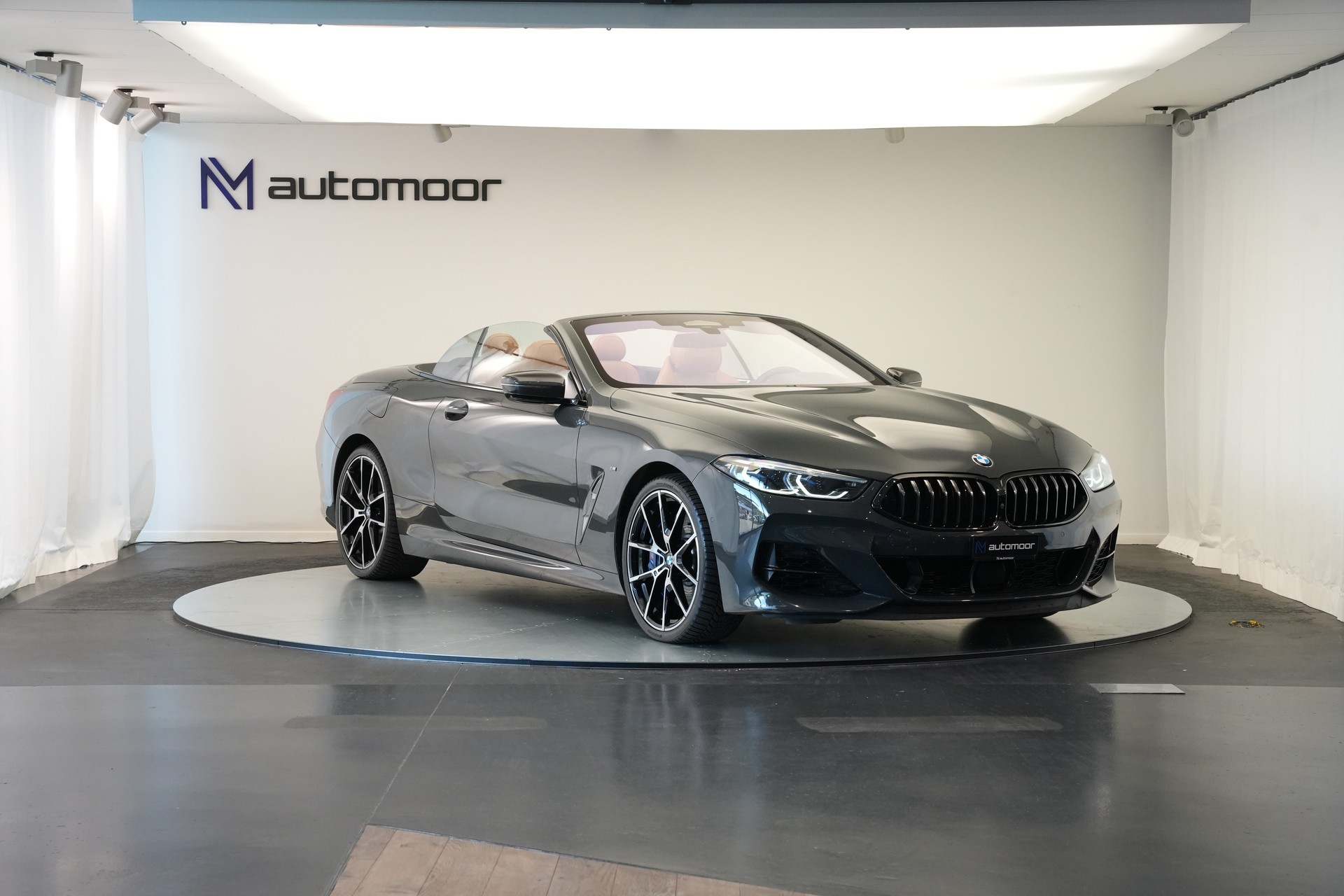 BMW M850i xDrive Steptronic Cabriolet *CH-Fahrzeug* *Dravitgrau* *B&W* *Carbon Exterieur*-showroom-element-2