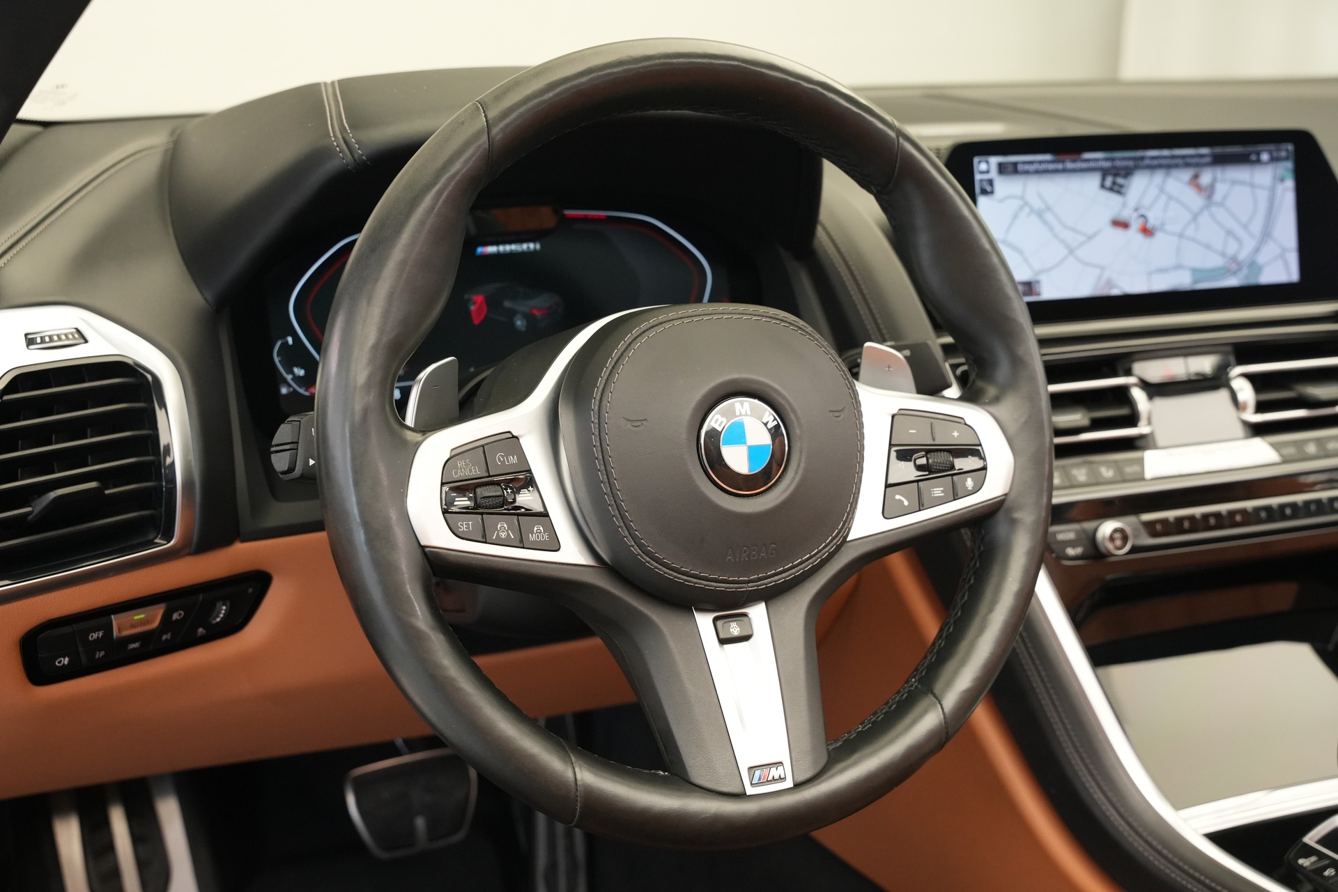 BMW M850i xDrive Steptronic Cabriolet *CH-Fahrzeug* *Dravitgrau* *B&W* *Carbon Exterieur*-image-28