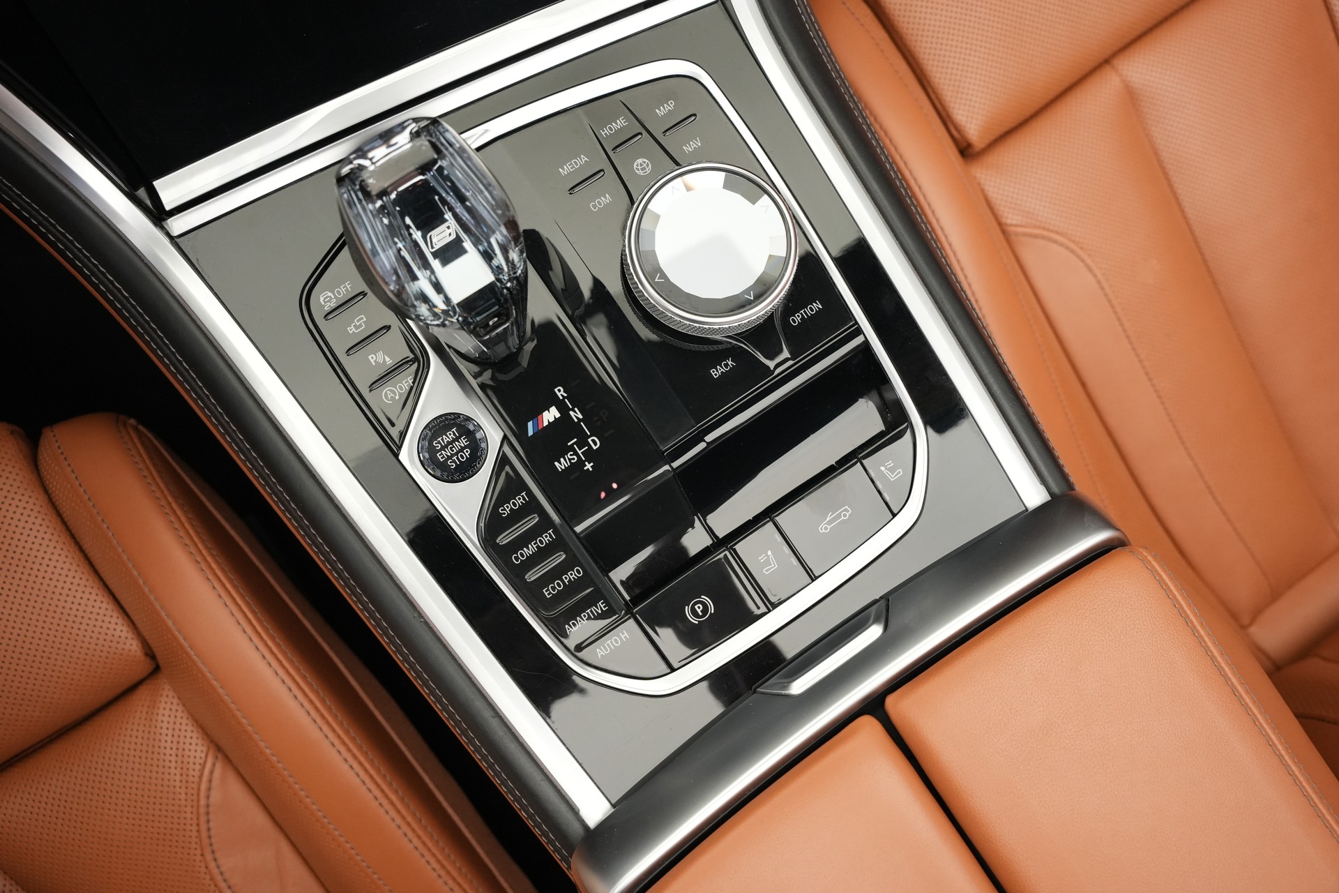 BMW M850i xDrive Steptronic Cabriolet *CH-Fahrzeug* *Dravitgrau* *B&W* *Carbon Exterieur*-image-35