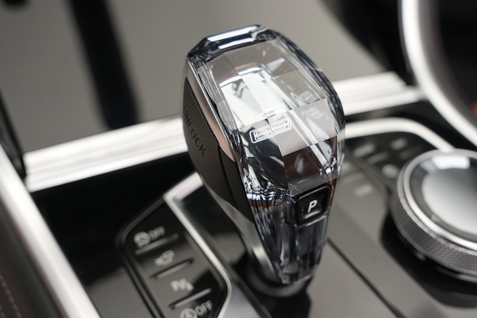 BMW M850i xDrive Steptronic Cabriolet *CH-Fahrzeug* *Dravitgrau* *B&W* *Carbon Exterieur*-image-36