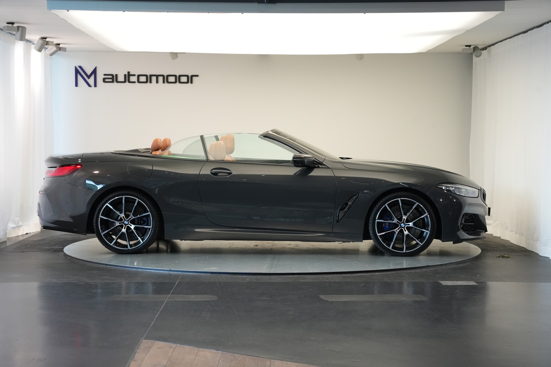 BMW M850i xDrive Steptronic Cabriolet *CH-Fahrzeug* *Dravitgrau* *B&W* *Carbon Exterieur*-showroom-element-3