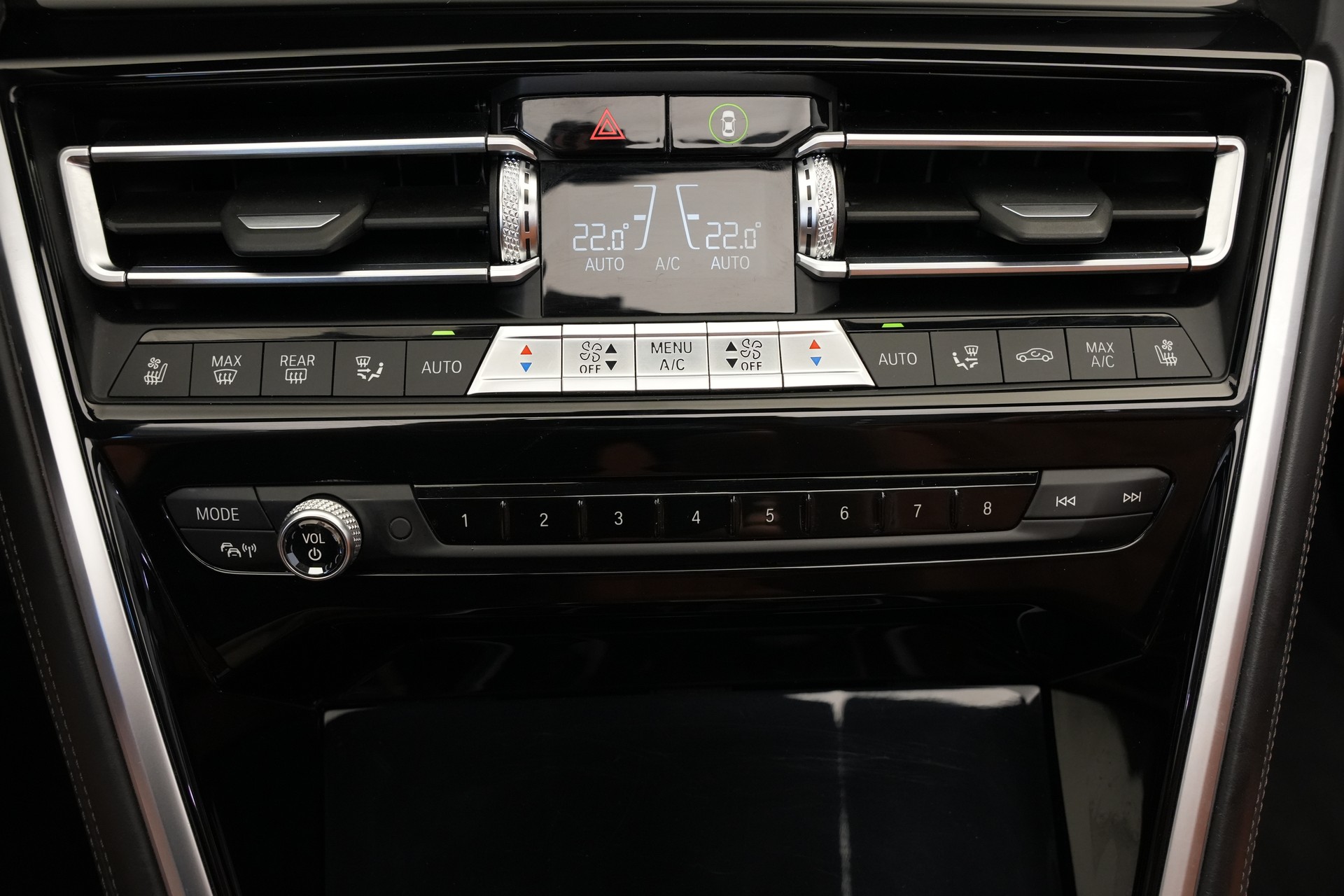 BMW M850i xDrive Steptronic Cabriolet *CH-Fahrzeug* *Dravitgrau* *B&W* *Carbon Exterieur*-image-38