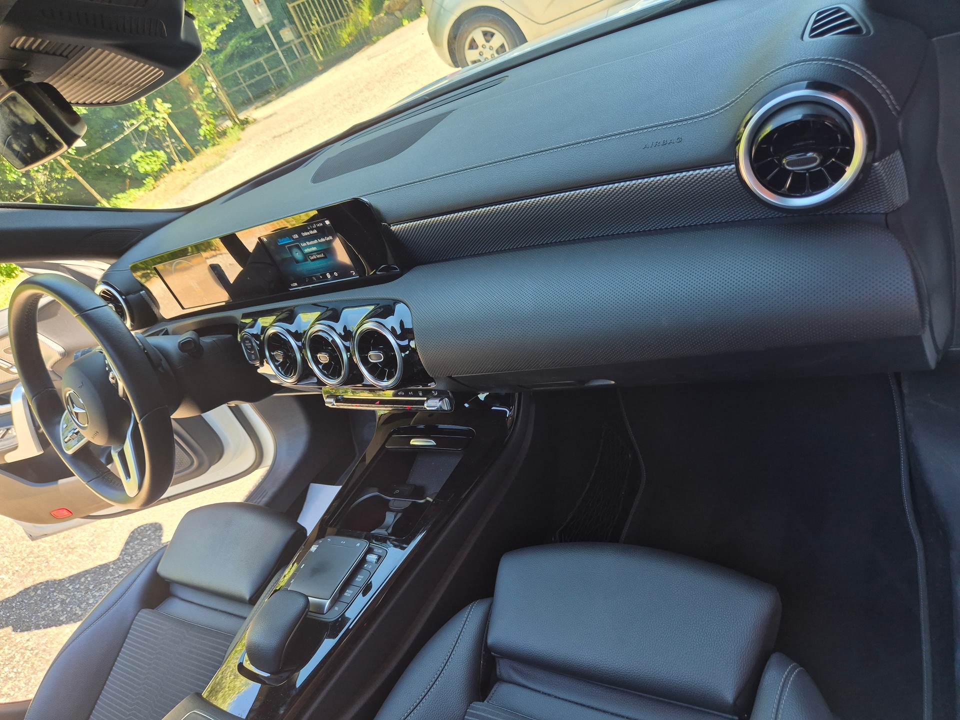 MERCEDES-BENZ CLA 250 4Matic AMG Line 7G-DCT-image-21