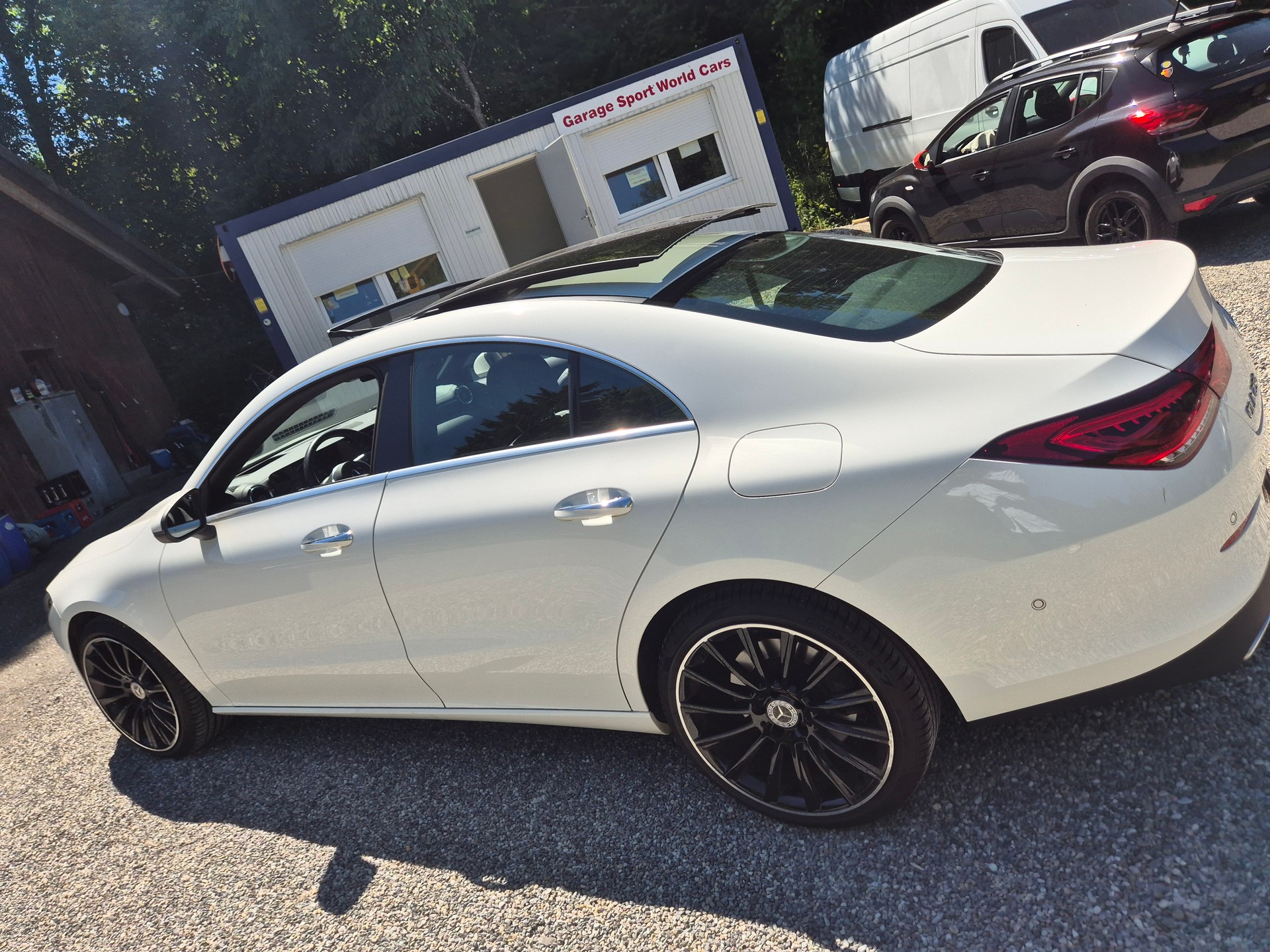 MERCEDES-BENZ CLA 250 4Matic AMG Line 7G-DCT-showroom-element-3