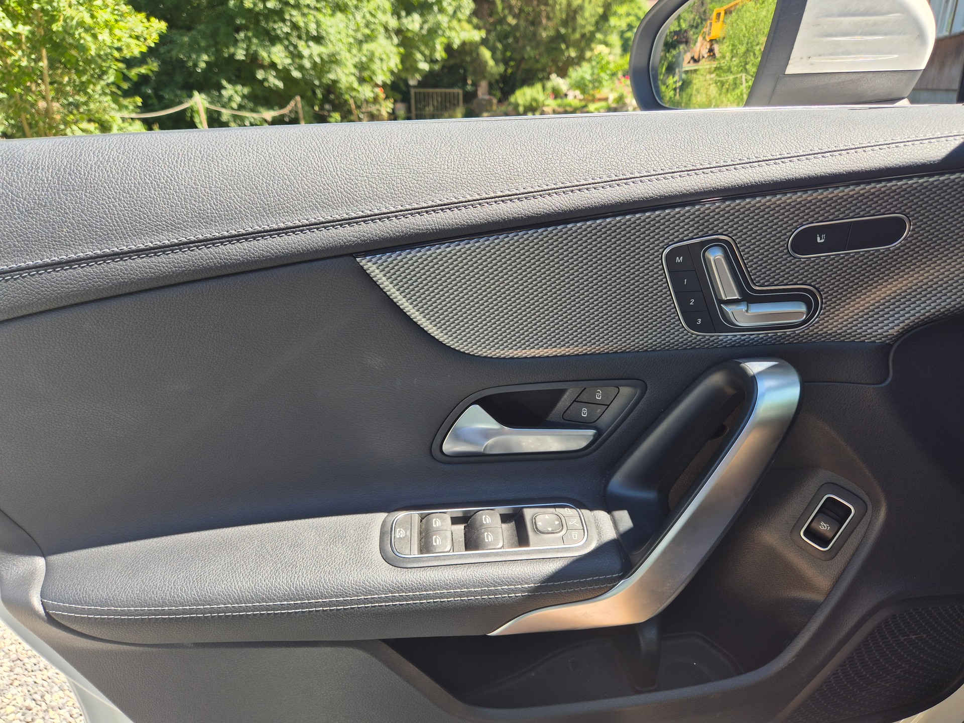 MERCEDES-BENZ CLA 250 4Matic AMG Line 7G-DCT-image-24