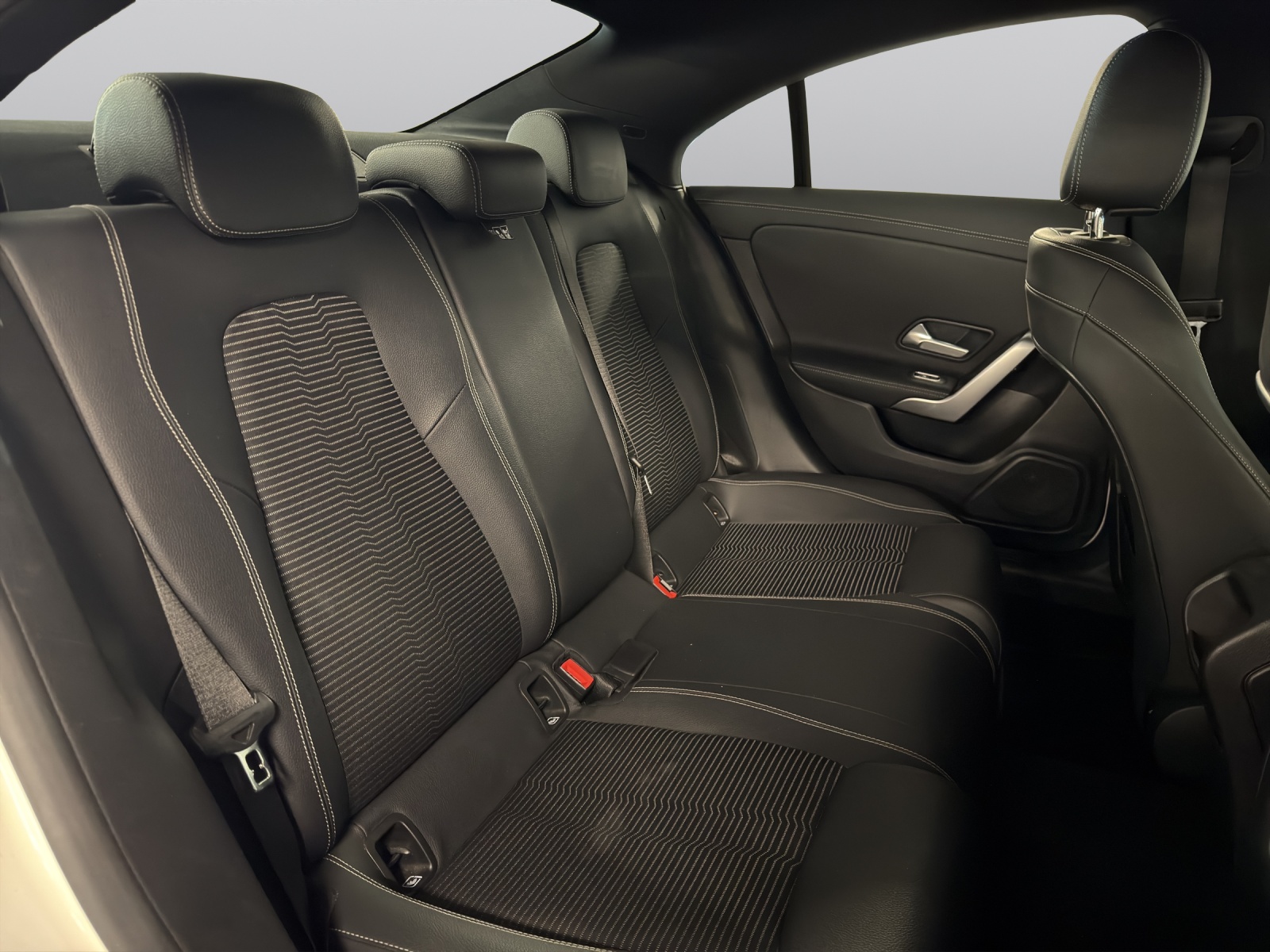 MERCEDES-BENZ CLA 250 4Matic AMG Line 7G-DCT-showroom-element-3