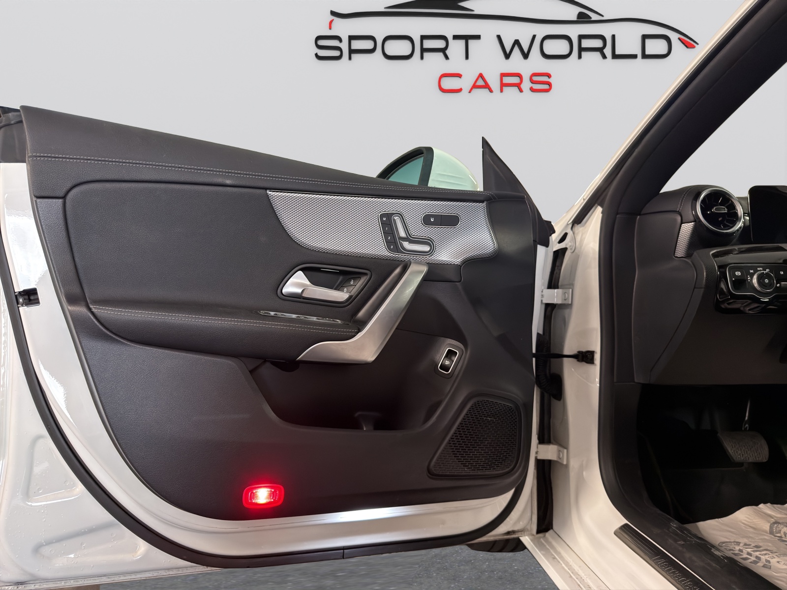 MERCEDES-BENZ CLA 250 4Matic AMG Line 7G-DCT-image-21