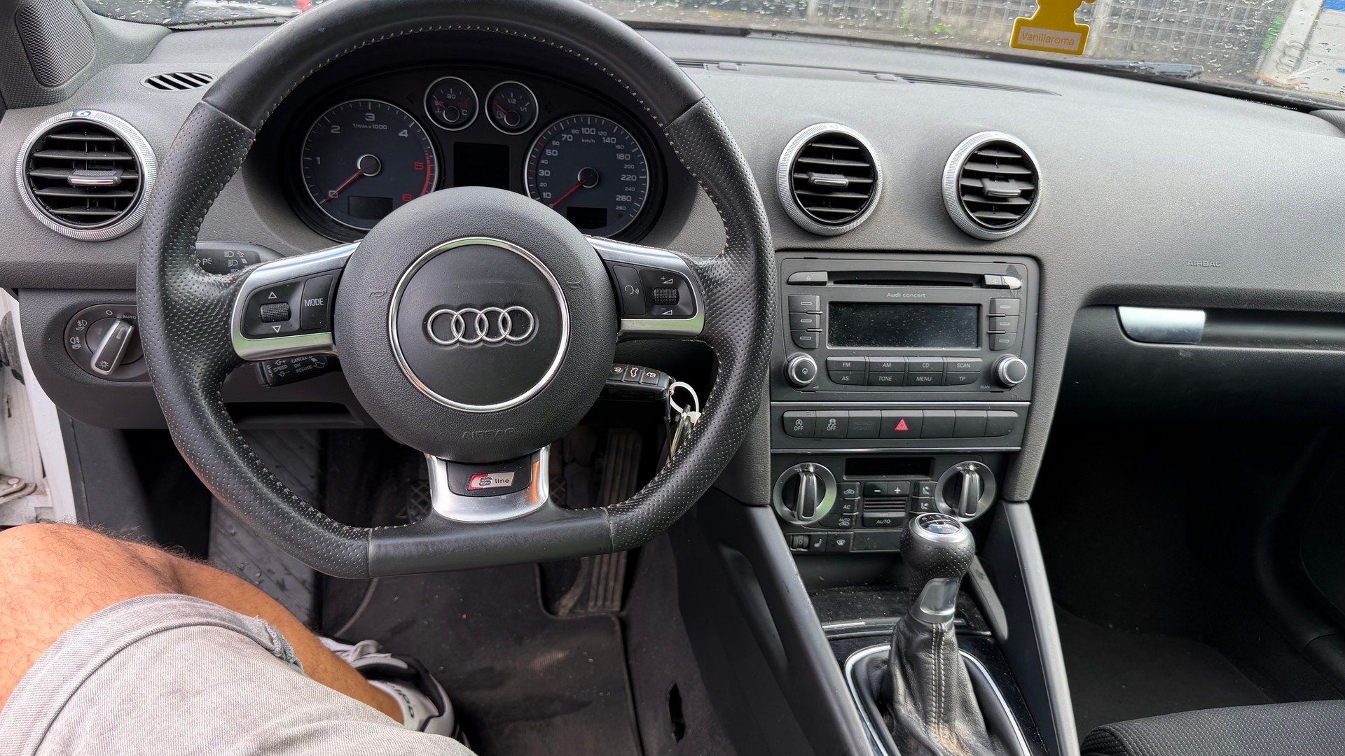 AUDI A3 Sportback 1.6 TDI Ambition-image-9
