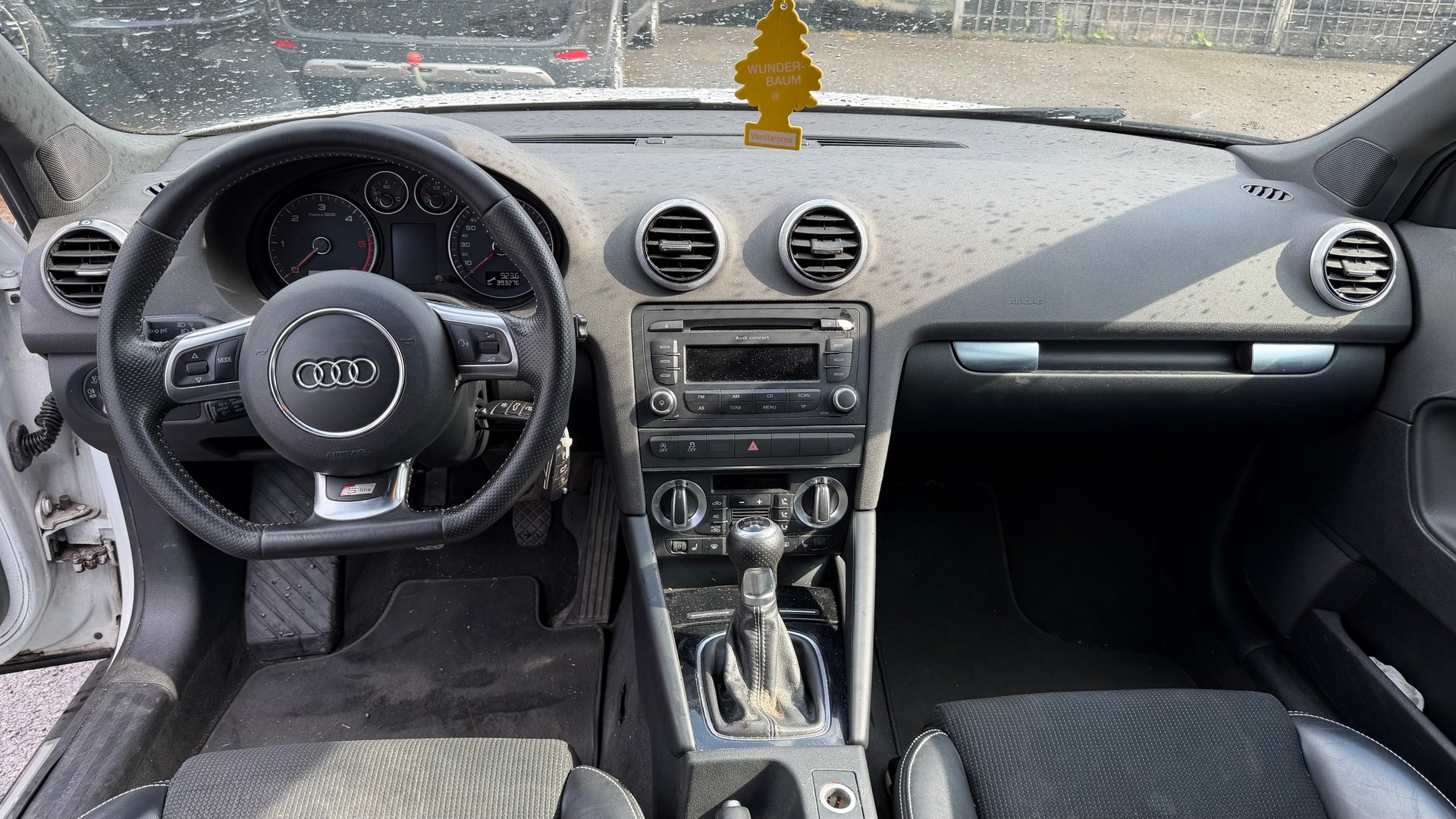 AUDI A3 Sportback 1.6 TDI Ambition-image-8