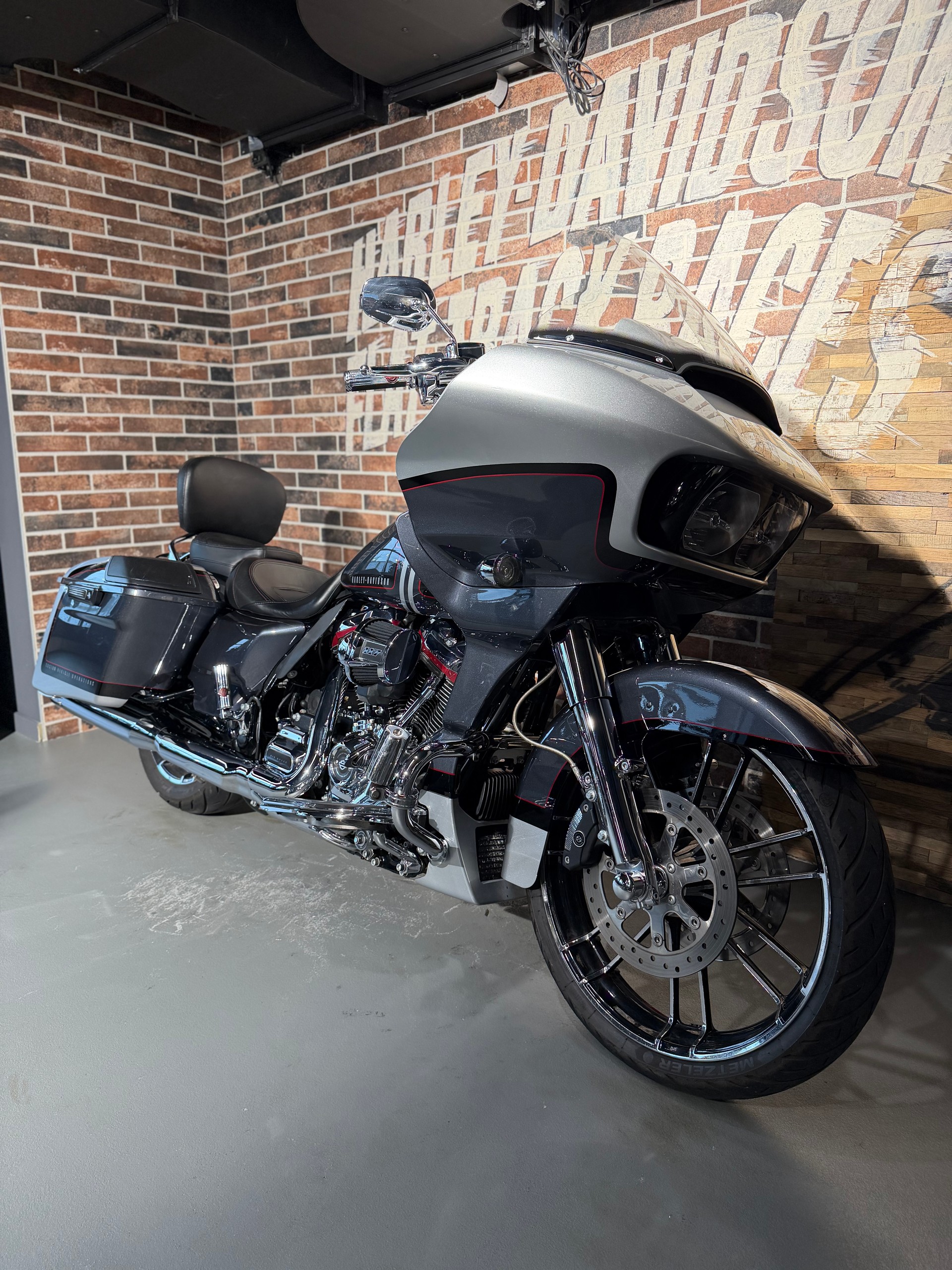 HARLEY-DAVIDSON FLTRXSE Road Glide Special 117 CVO-image-10