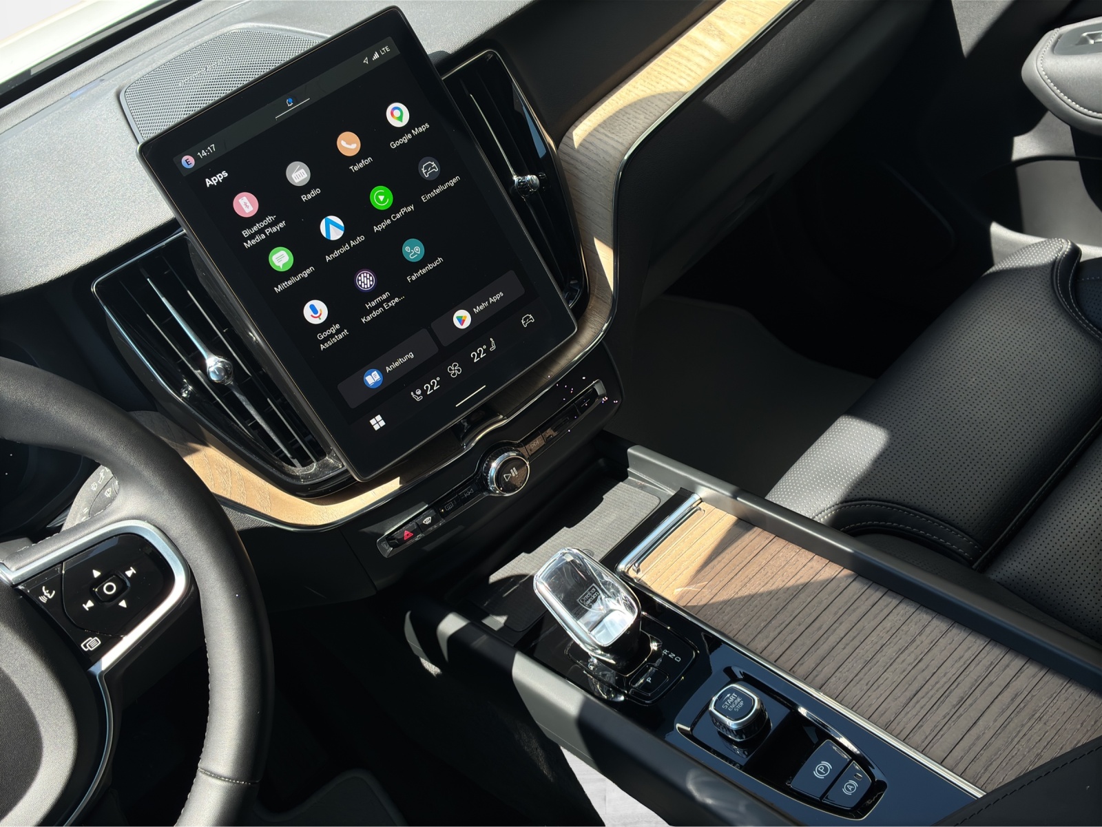 VOLVO XC60 2.0 T6 TE Plus Dark eAWD-image-17