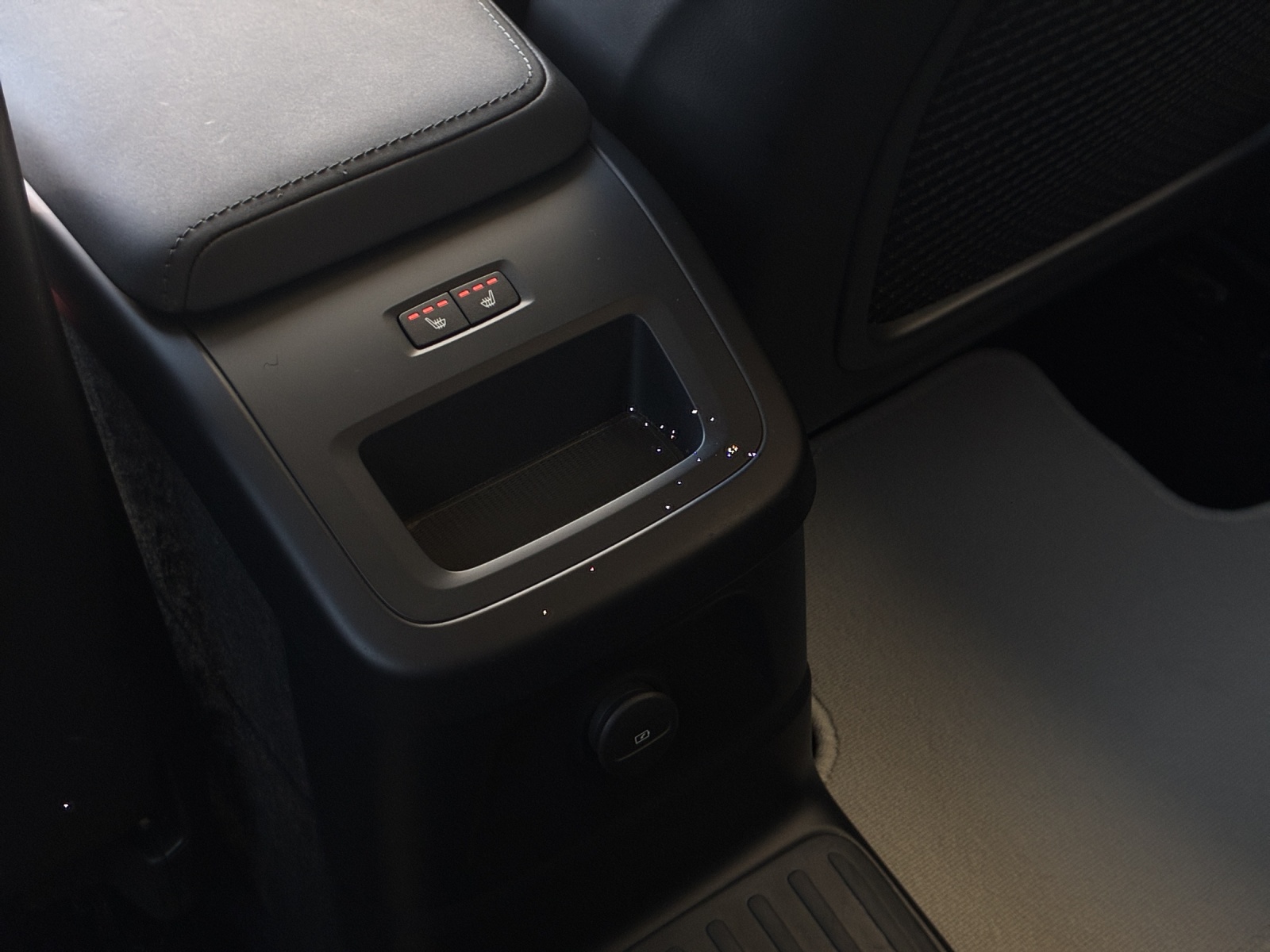 VOLVO XC60 2.0 T6 TE Plus Dark eAWD-image-19