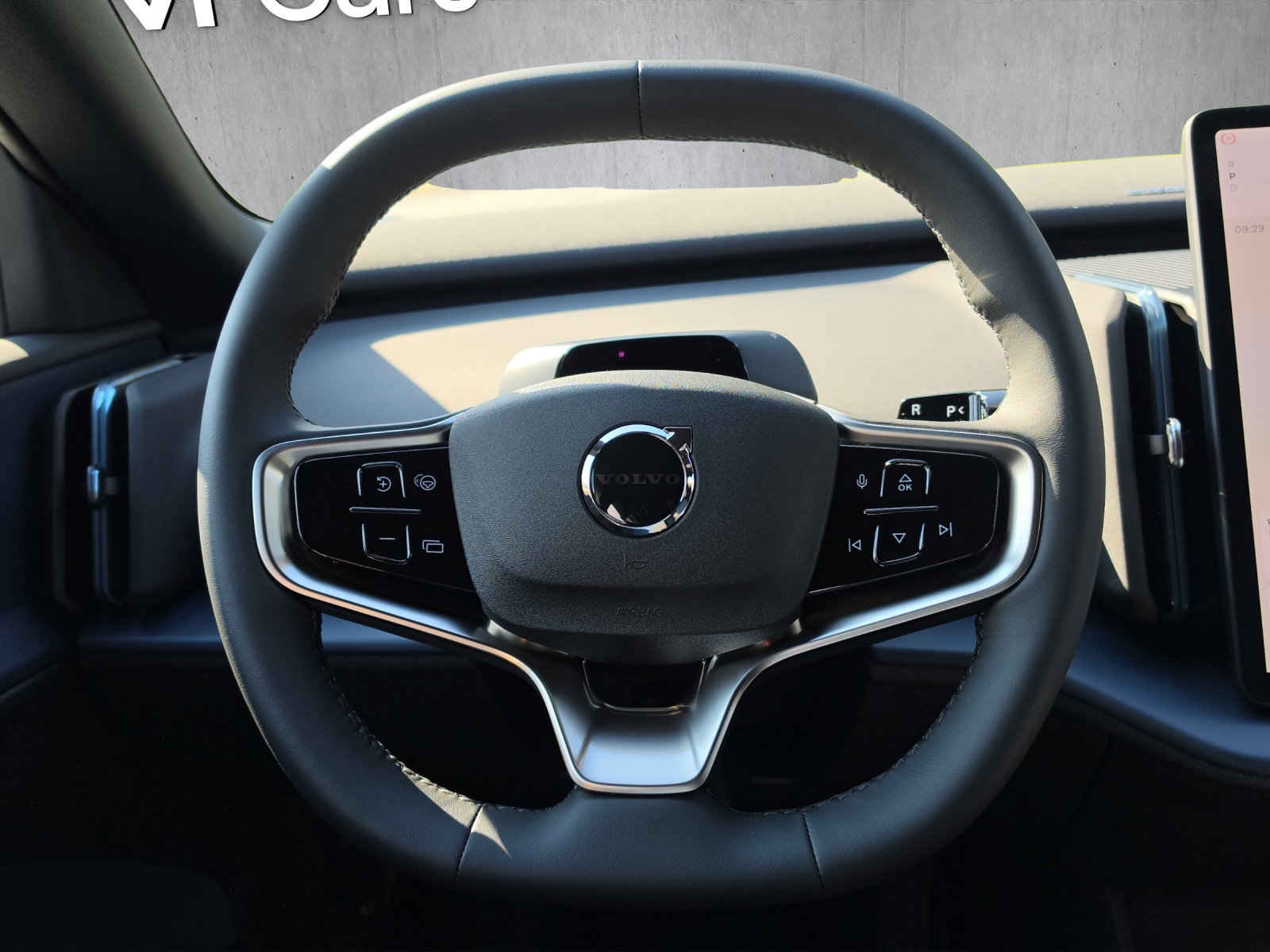 VOLVO EX30 Cross Country P8 69 kWh AWD Plus-image-11