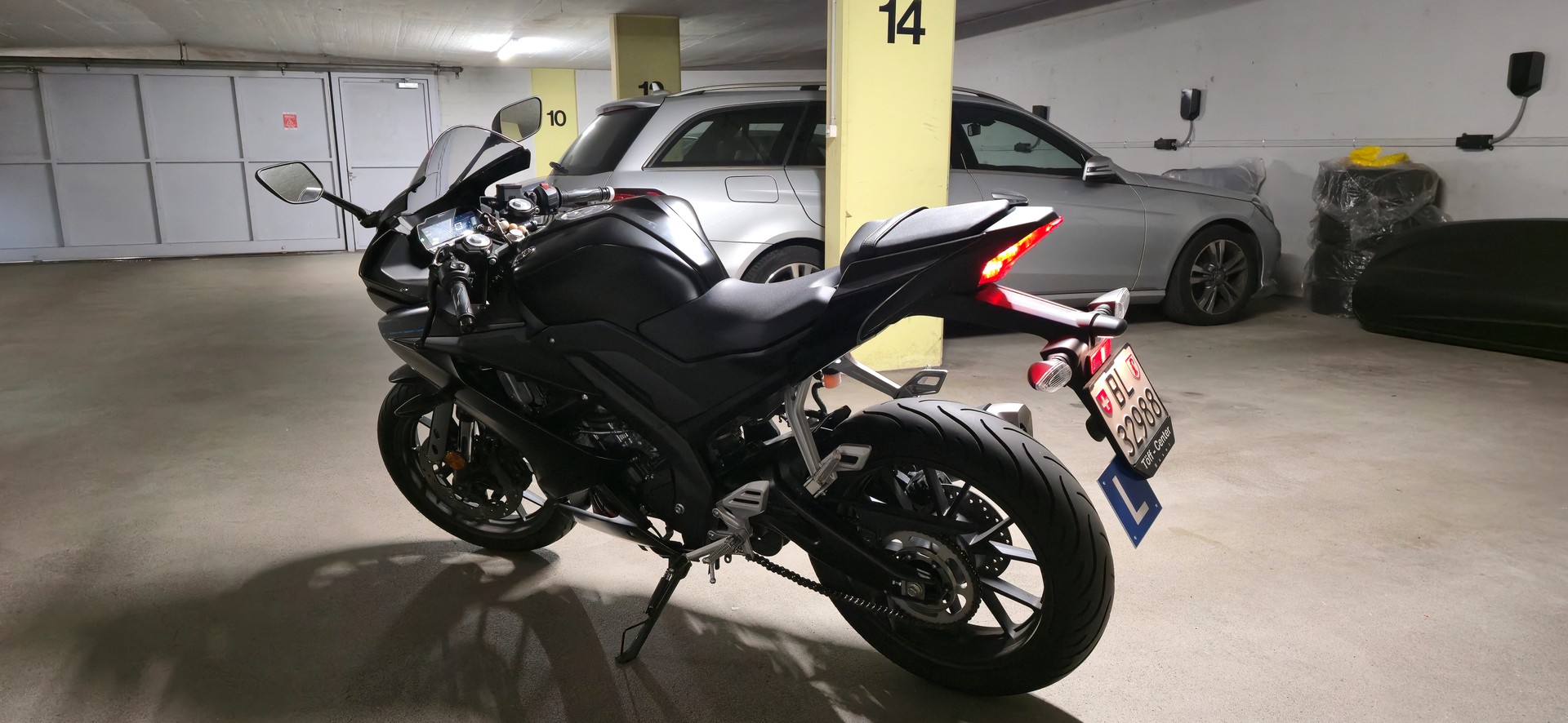 YAMAHA YZF-R 125 ABS-image-1