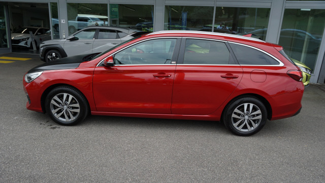 HYUNDAI i30 1.4 T-GDi Amplia-showroom-element-3