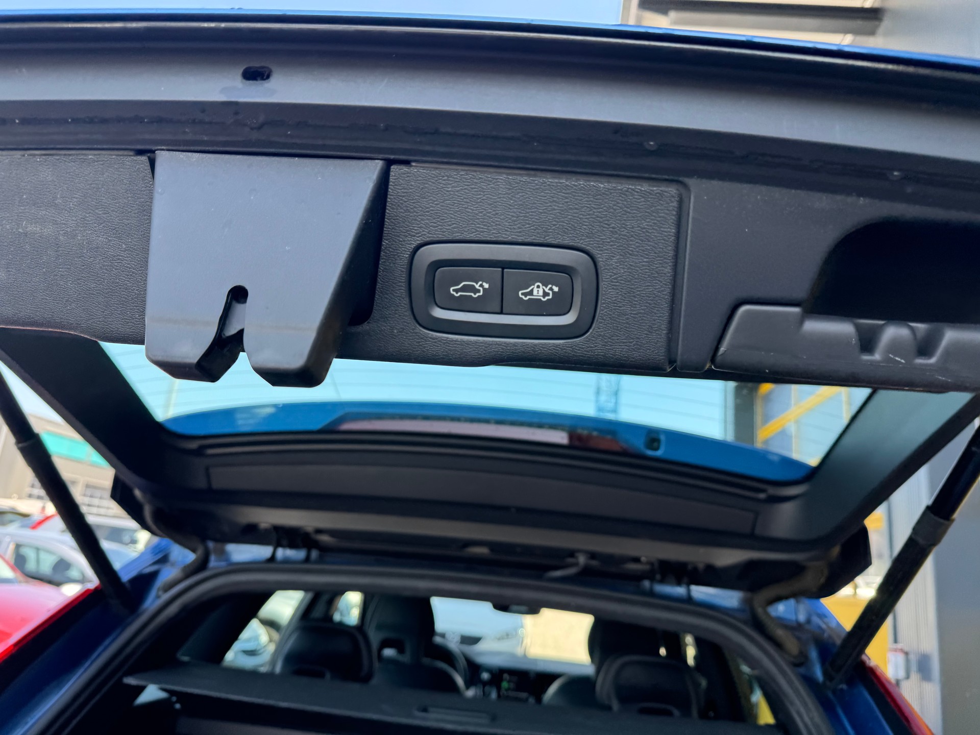 VOLVO XC60 D4 AWD R-Design Geartronic-image-10