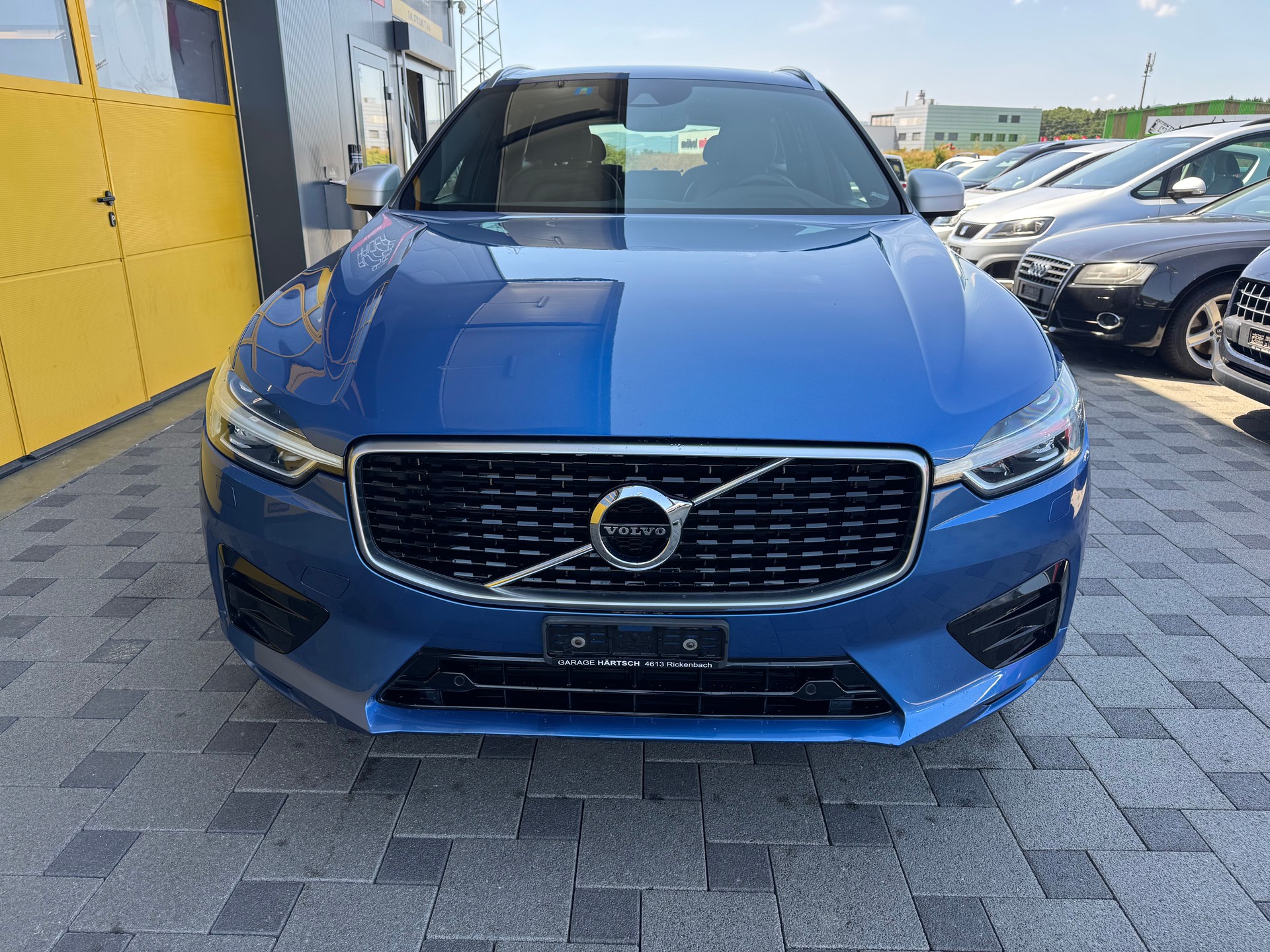 VOLVO XC60 D4 AWD R-Design Geartronic-image-1