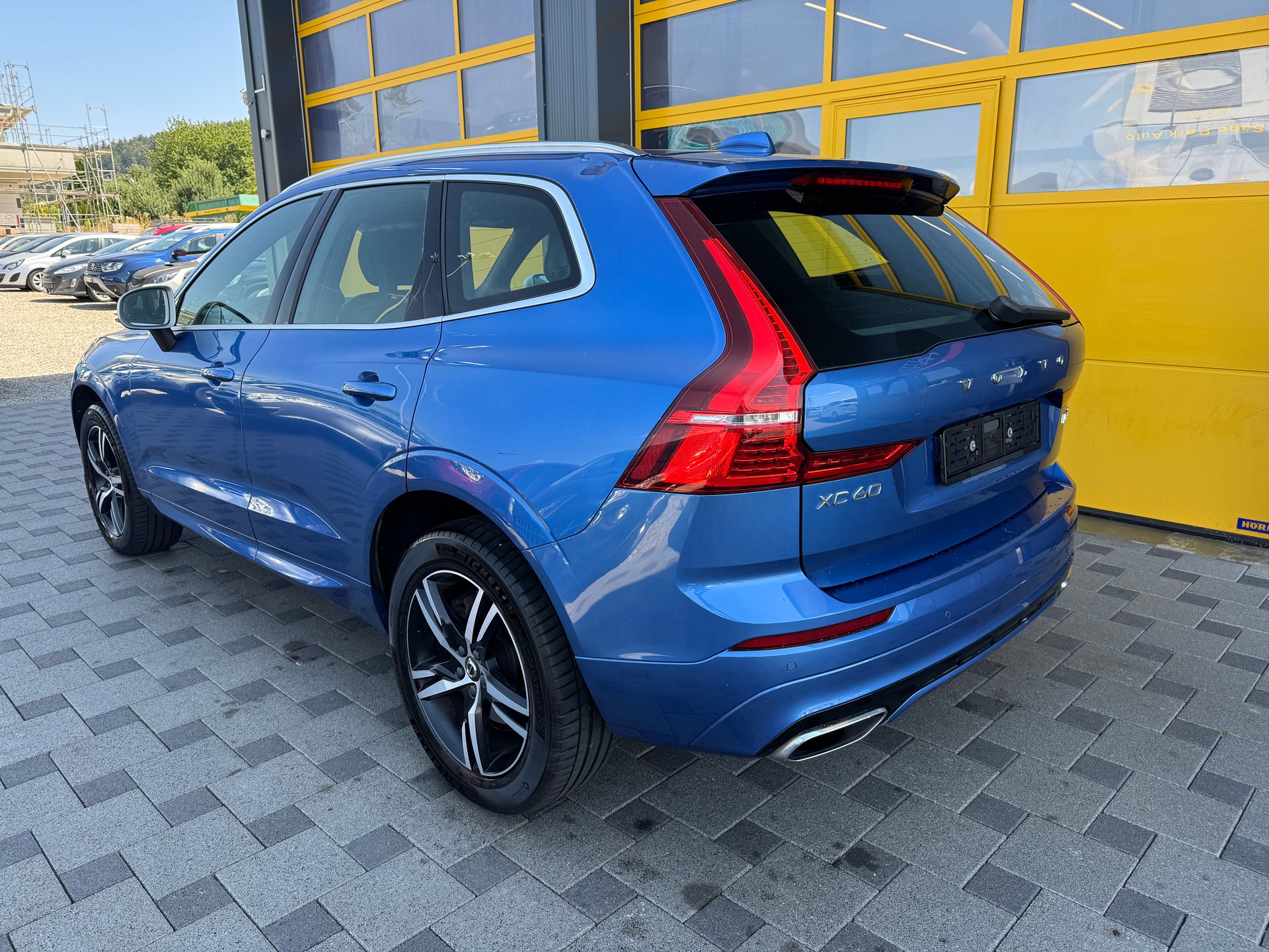 VOLVO XC60 D4 AWD R-Design Geartronic-image-7