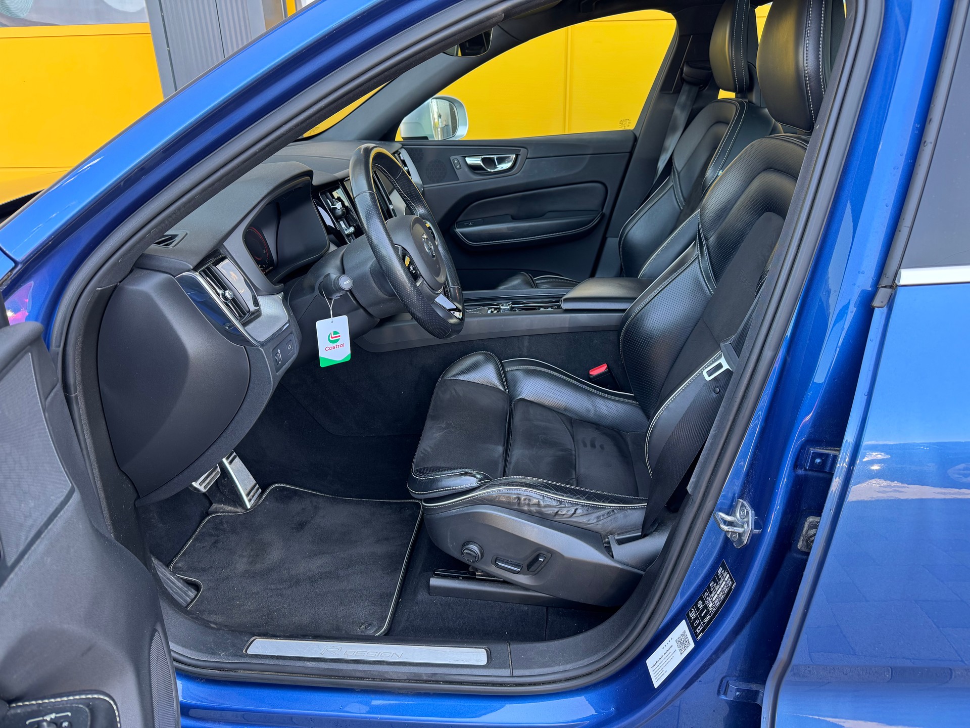 VOLVO XC60 D4 AWD R-Design Geartronic-image-14