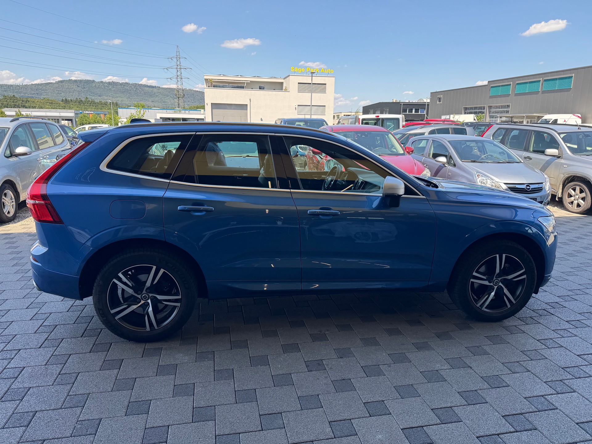 VOLVO XC60 D4 AWD R-Design Geartronic-image-3