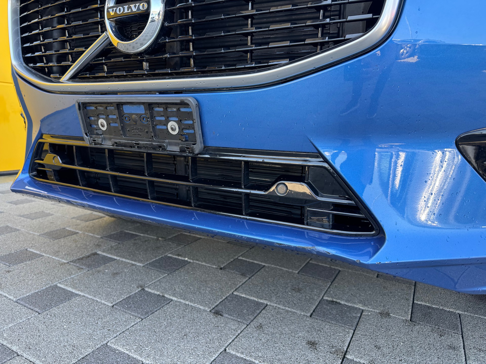 VOLVO XC60 D4 AWD R-Design Geartronic-image-4