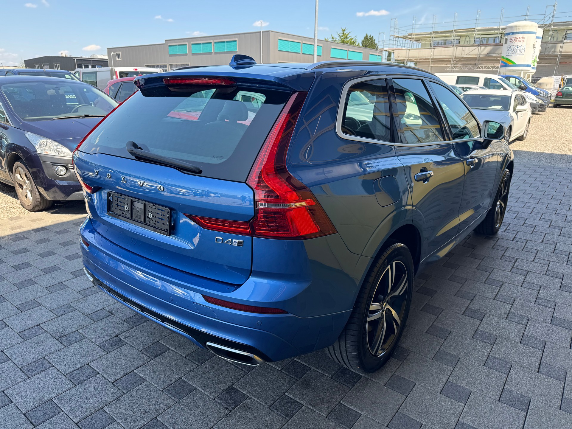 VOLVO XC60 D4 AWD R-Design Geartronic-image-6