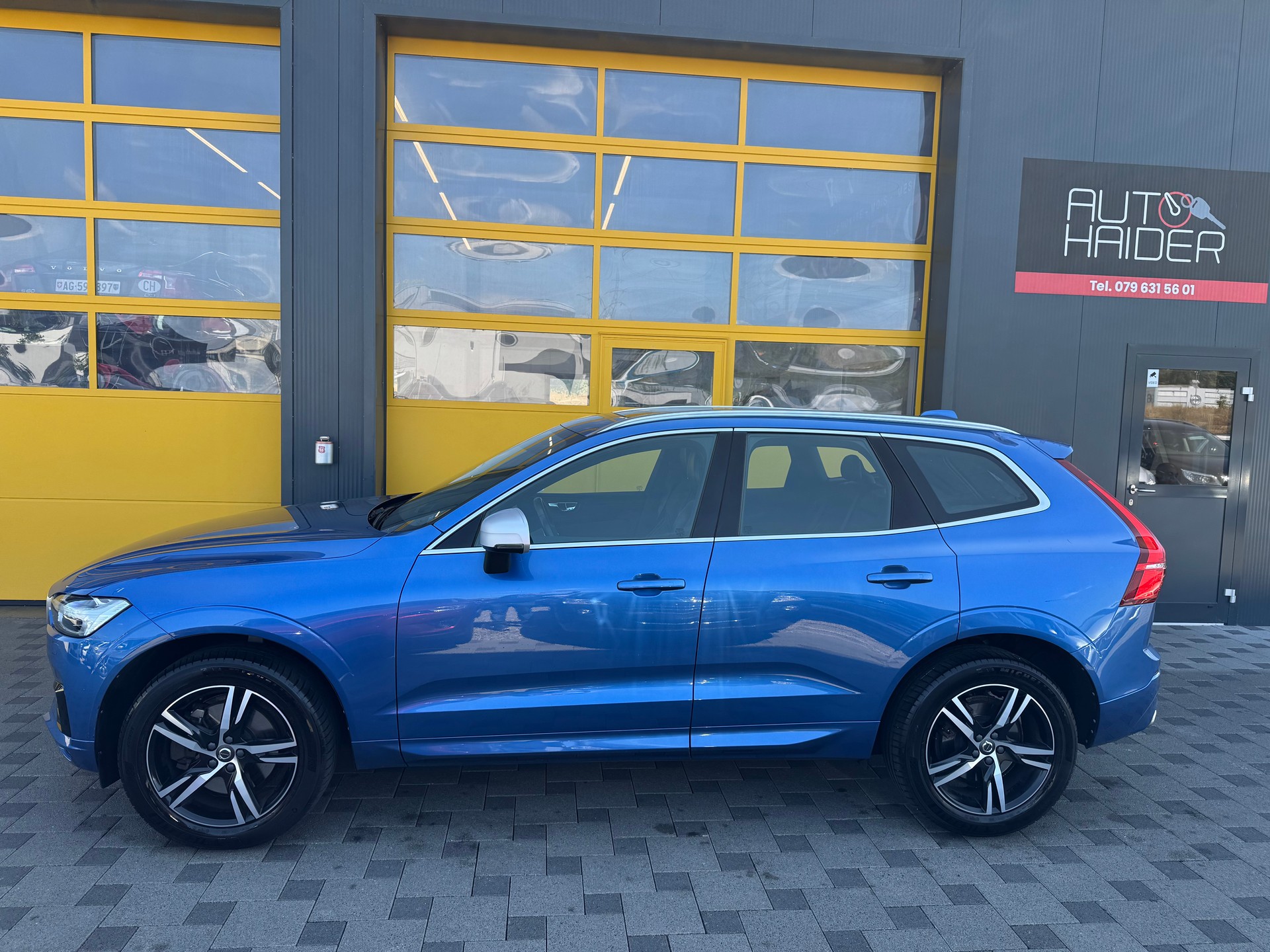 VOLVO XC60 D4 AWD R-Design Geartronic-image-8