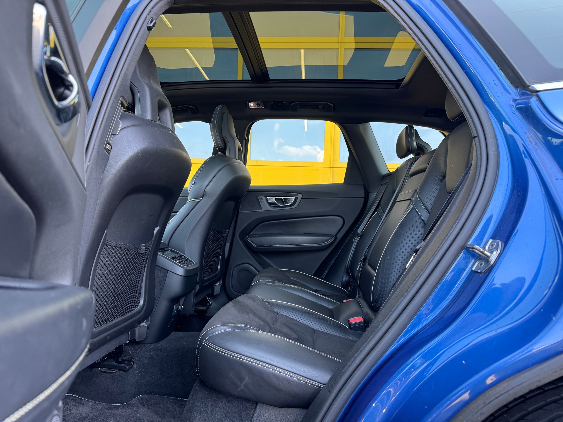 VOLVO XC60 D4 AWD R-Design Geartronic-image-9