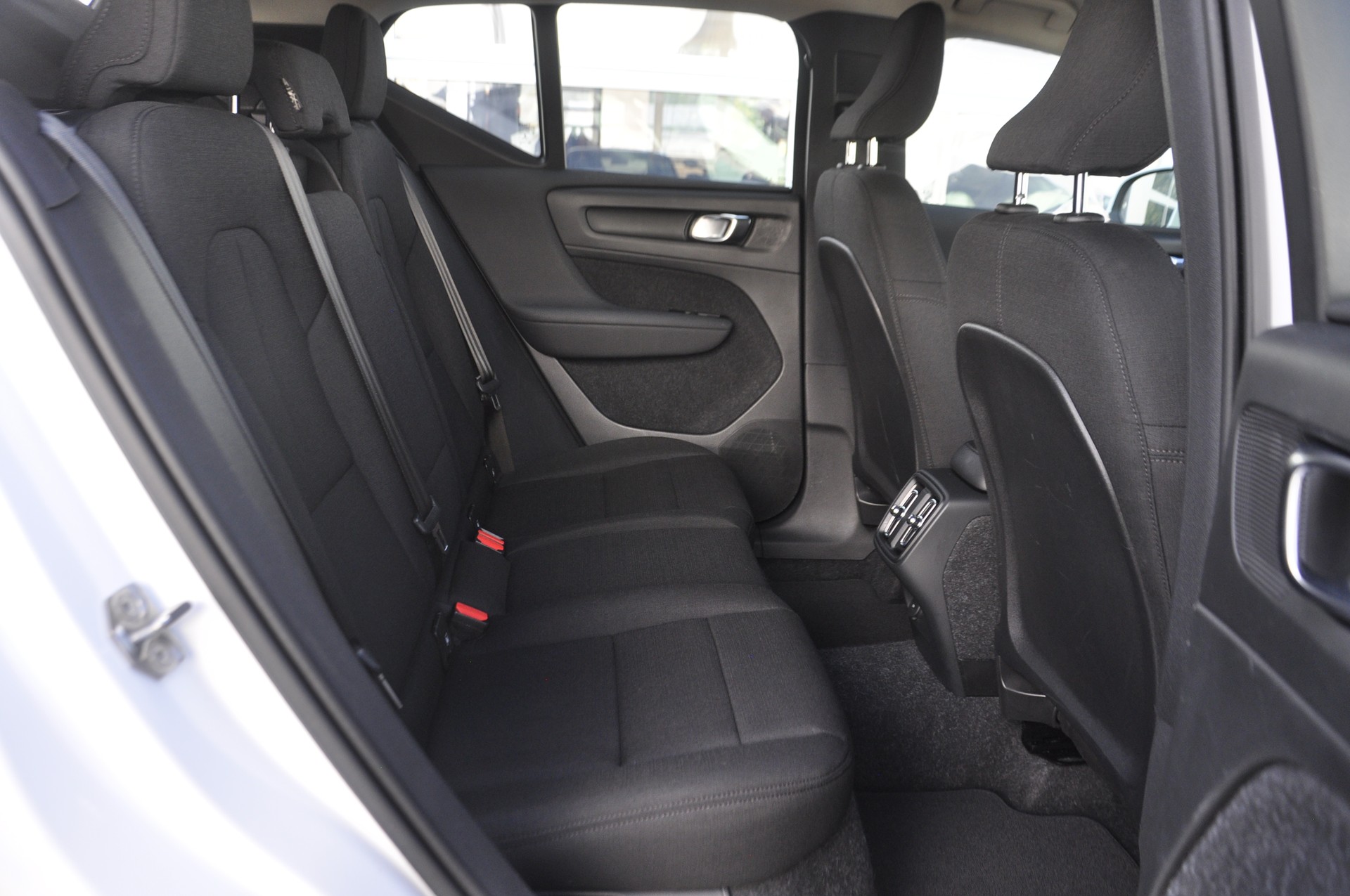 VOLVO XC40 T2 Momentum Light Geartronic-image-7