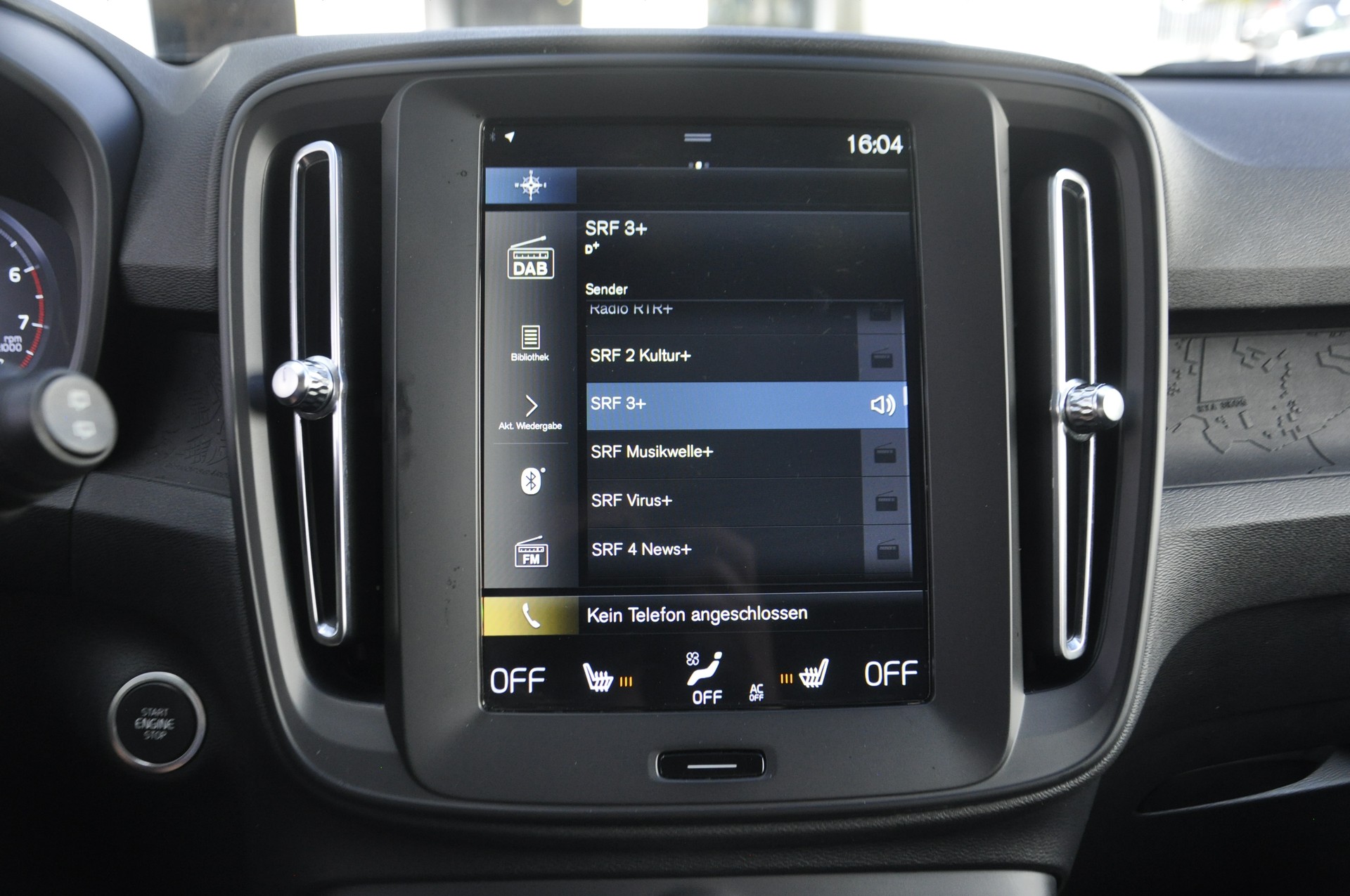 VOLVO XC40 T2 Momentum Light Geartronic-image-11