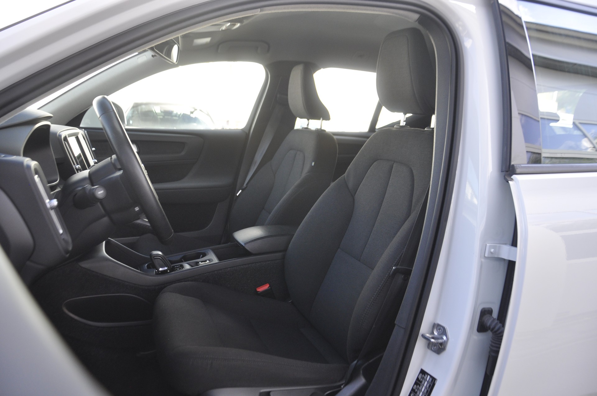 VOLVO XC40 T2 Momentum Light Geartronic-image-5