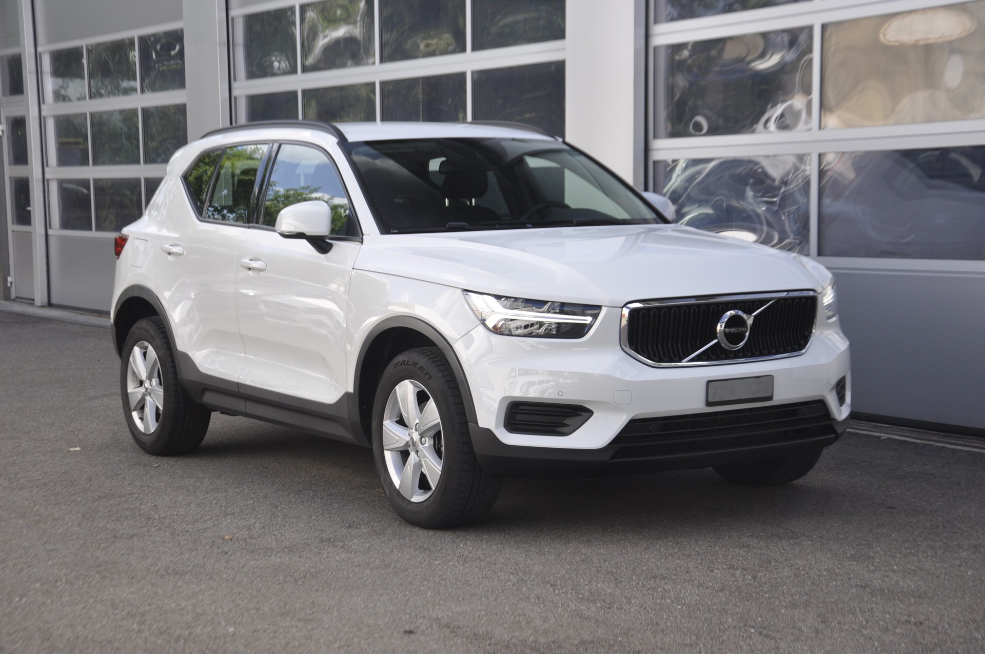 VOLVO XC40 T2 Momentum Light Geartronic