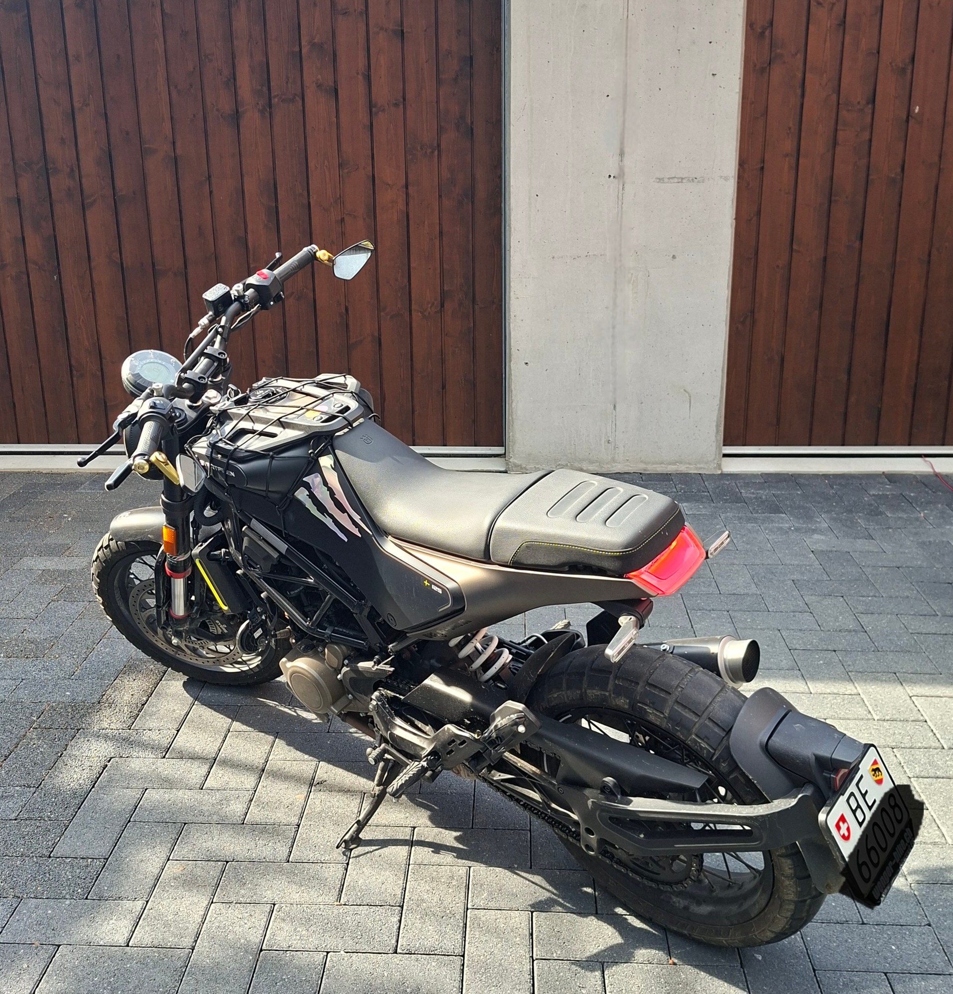 HUSQVARNA Svartpilen 801-image-8