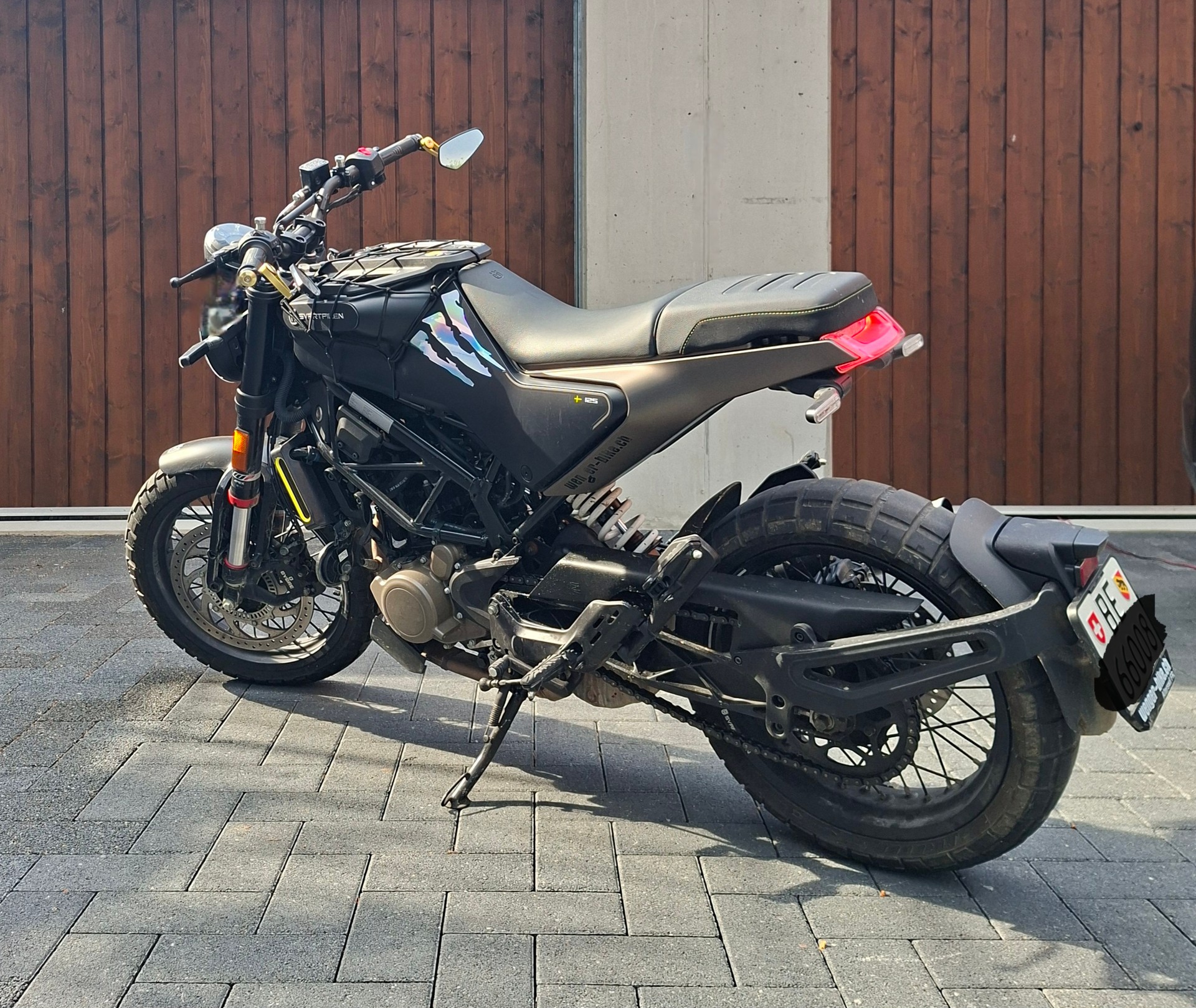 HUSQVARNA Svartpilen 801-image-7