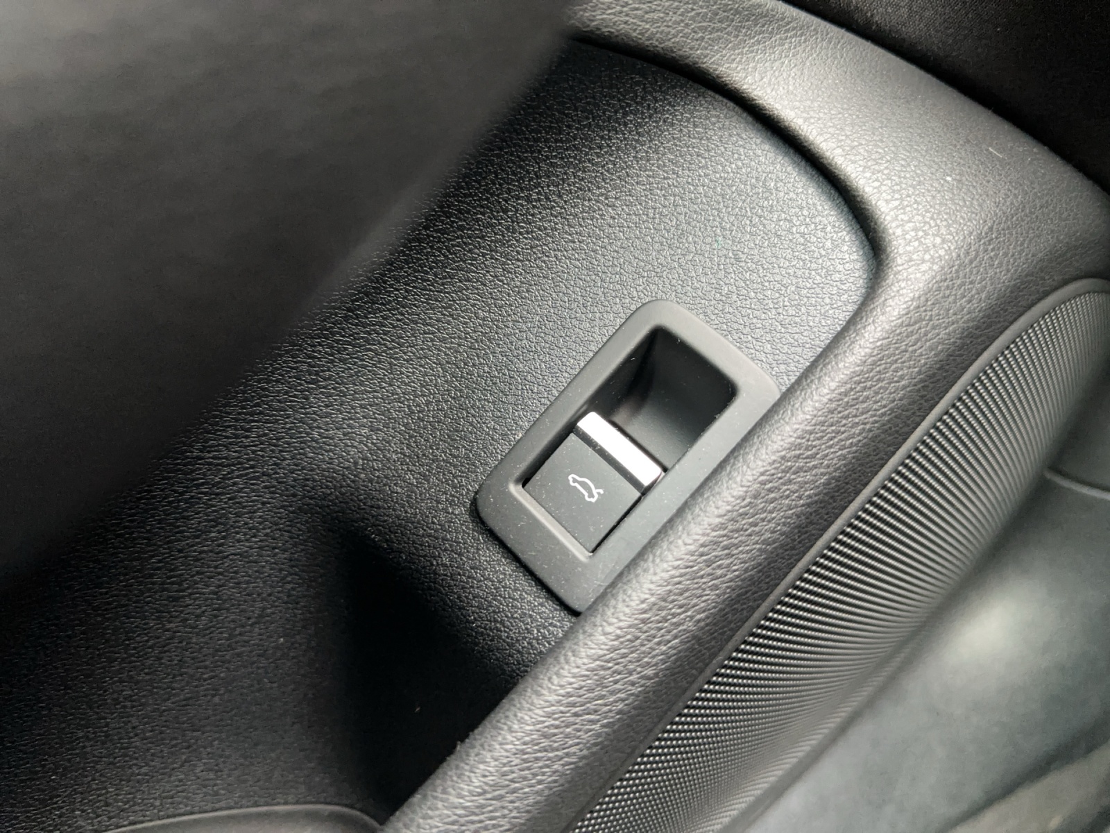 AUDI A4 35i Benzin 150ps-image-15