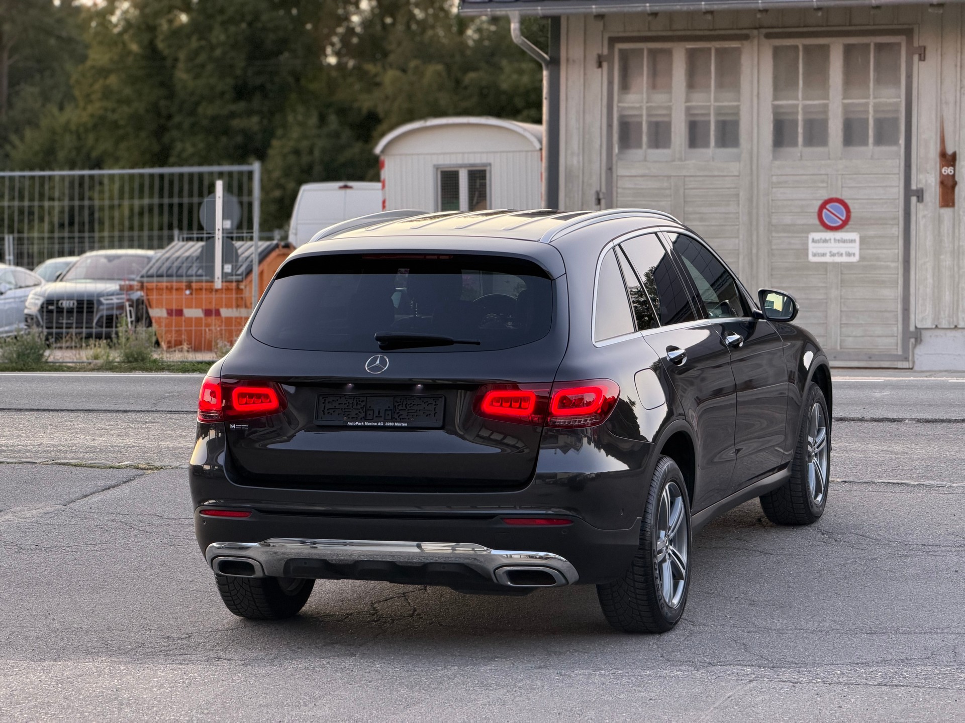 MERCEDES-BENZ GLC 220 d 4Matic 9G-Tronic-image-4