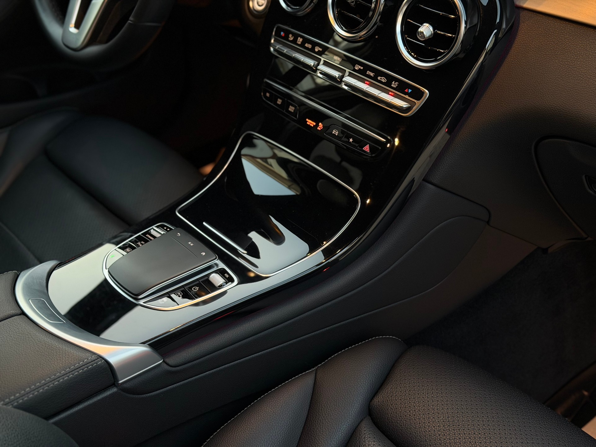 MERCEDES-BENZ GLC 220 d 4Matic 9G-Tronic-image-16