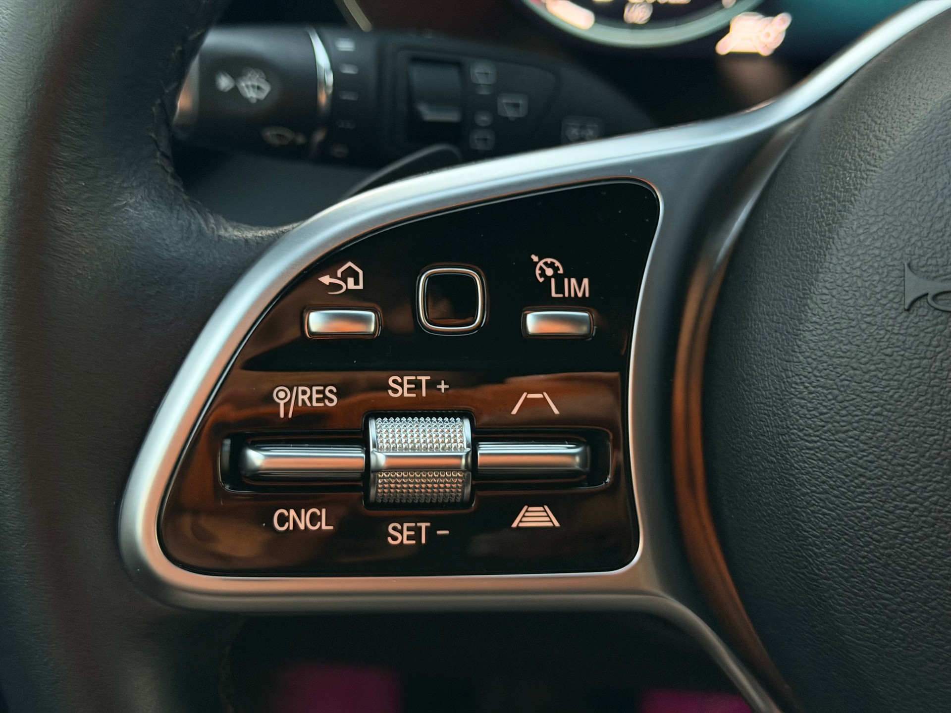 MERCEDES-BENZ GLC 220 d 4Matic 9G-Tronic-image-23