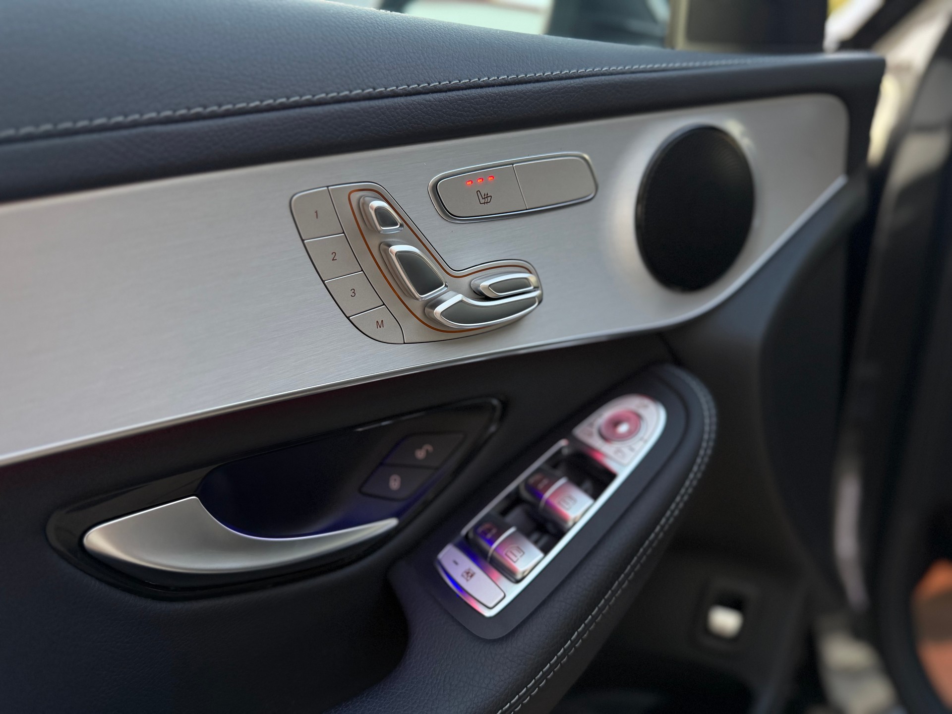 MERCEDES-BENZ GLC 220 d 4Matic 9G-Tronic-image-19