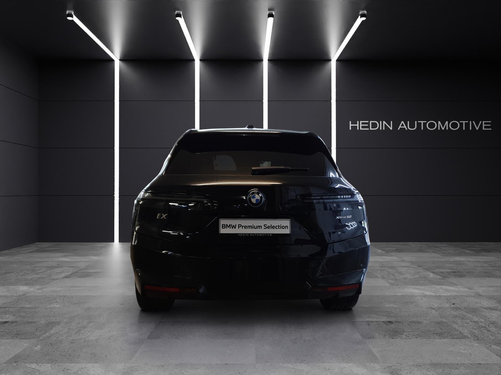 BMW iX xDrive50-showroom-element-3