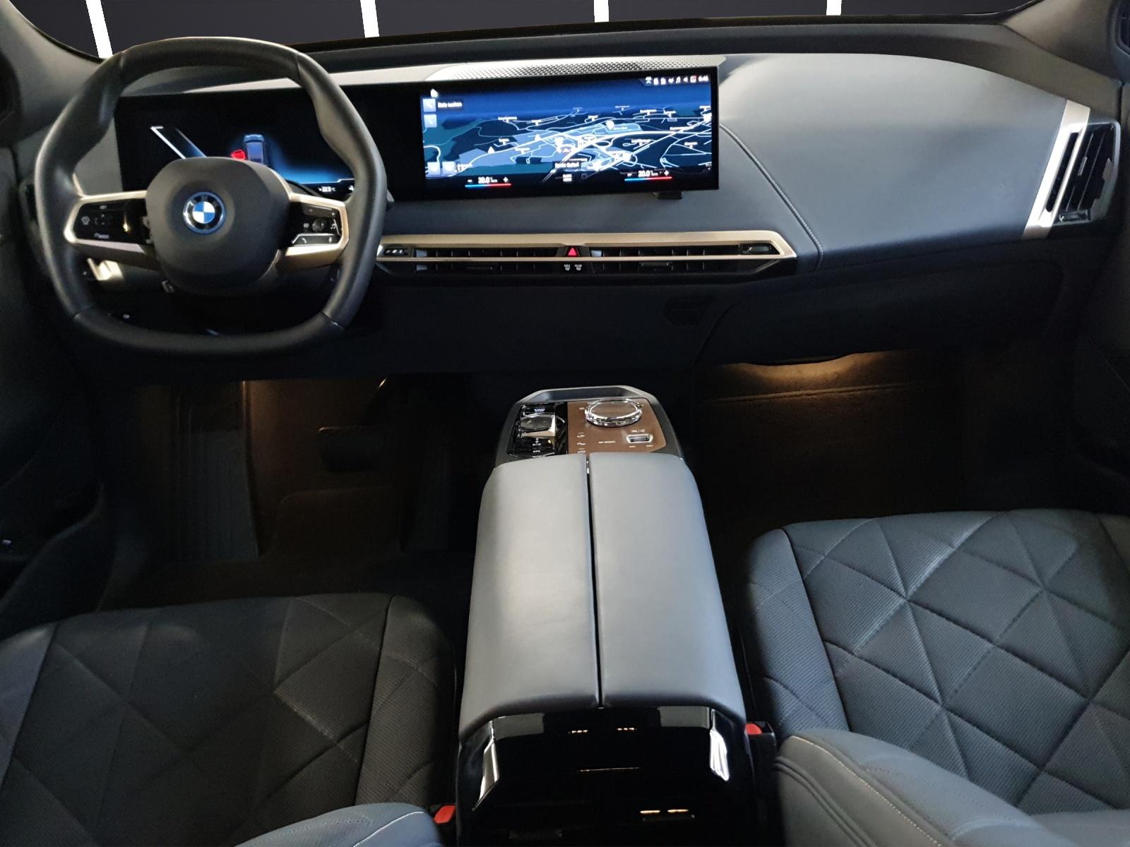 BMW iX xDrive50-image-17