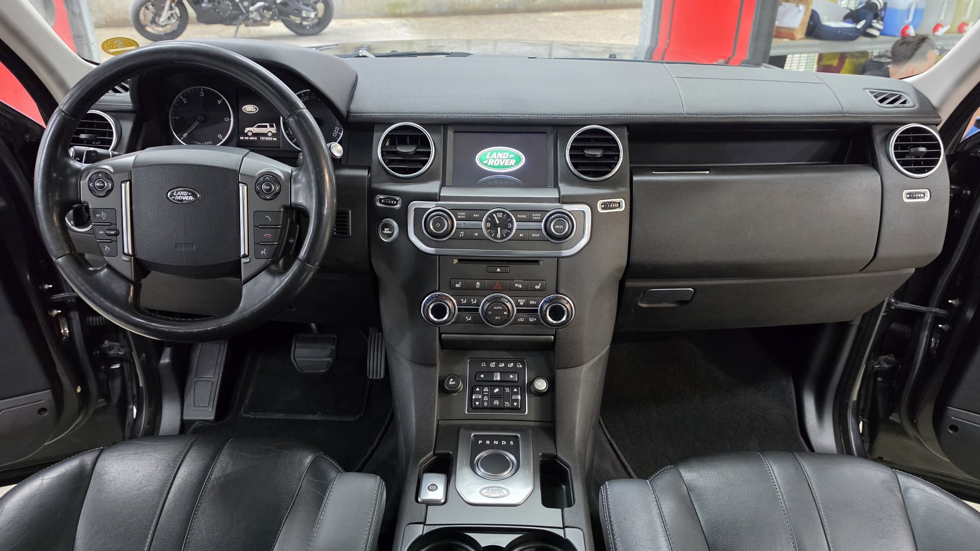 LAND ROVER Discovery 3.0 SDV6 HSE Automatic-image-22