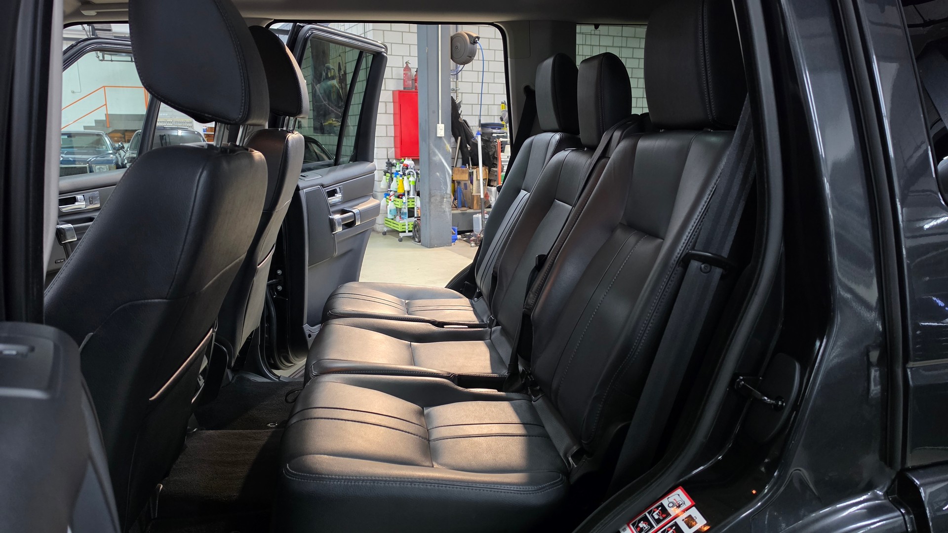 LAND ROVER Discovery 3.0 SDV6 HSE Automatic-image-21