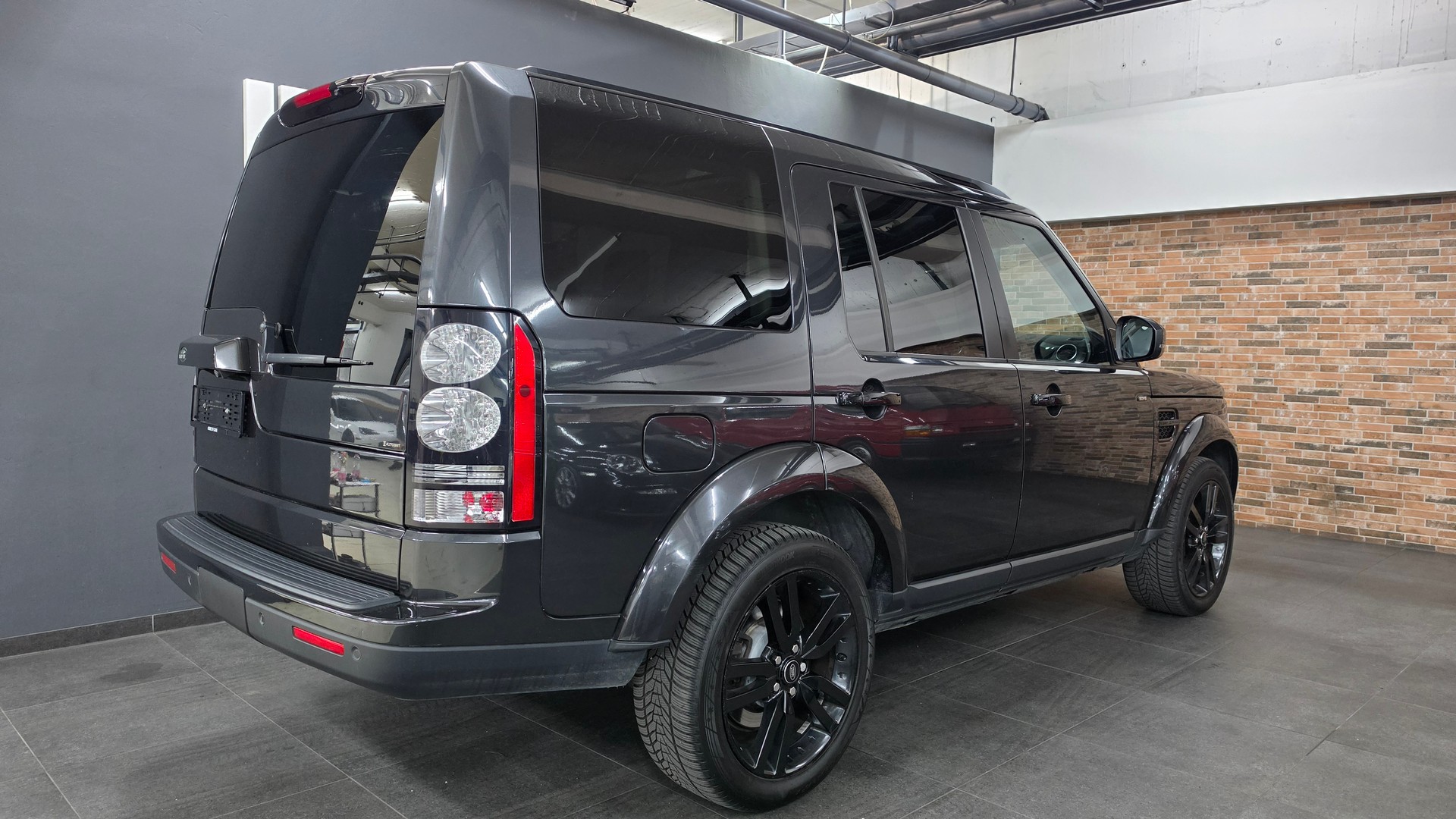 LAND ROVER Discovery 3.0 SDV6 HSE Automatic-image-11