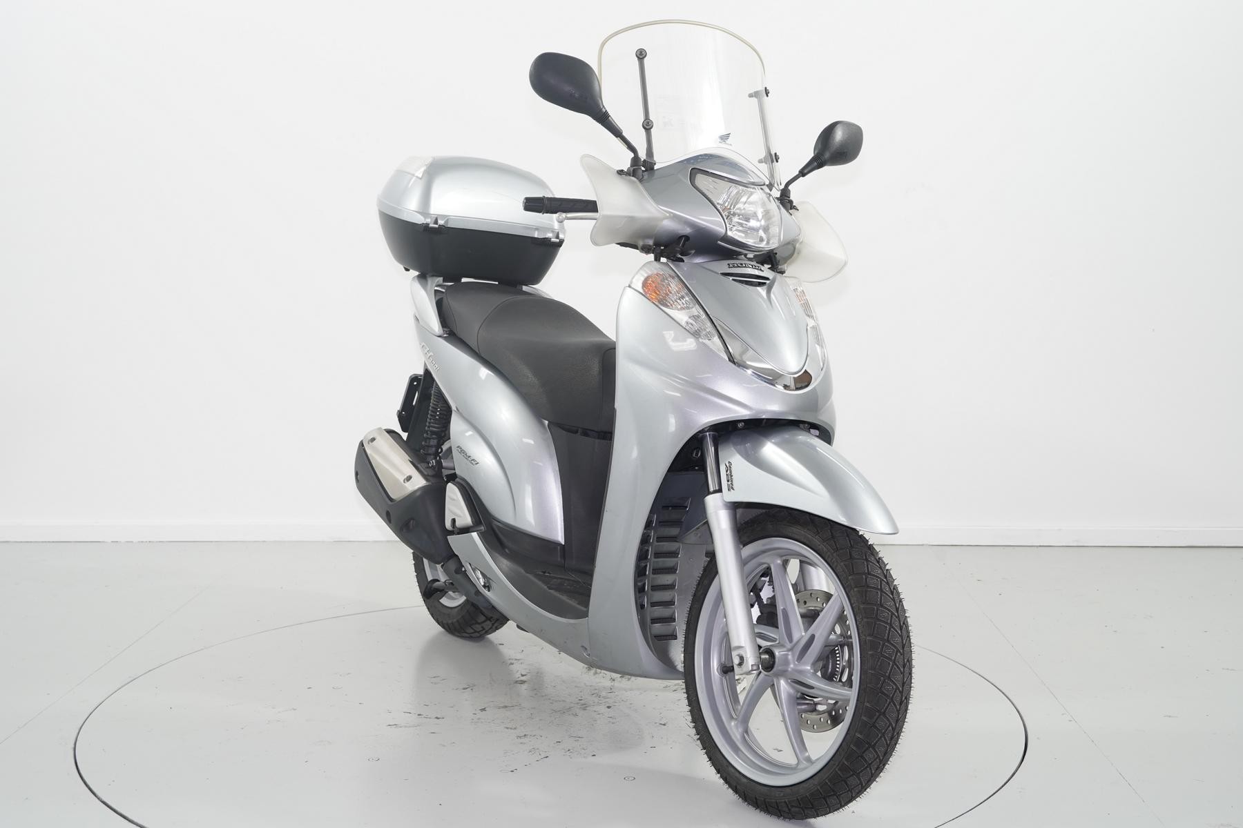 HONDA SH 300 ABS-image-1