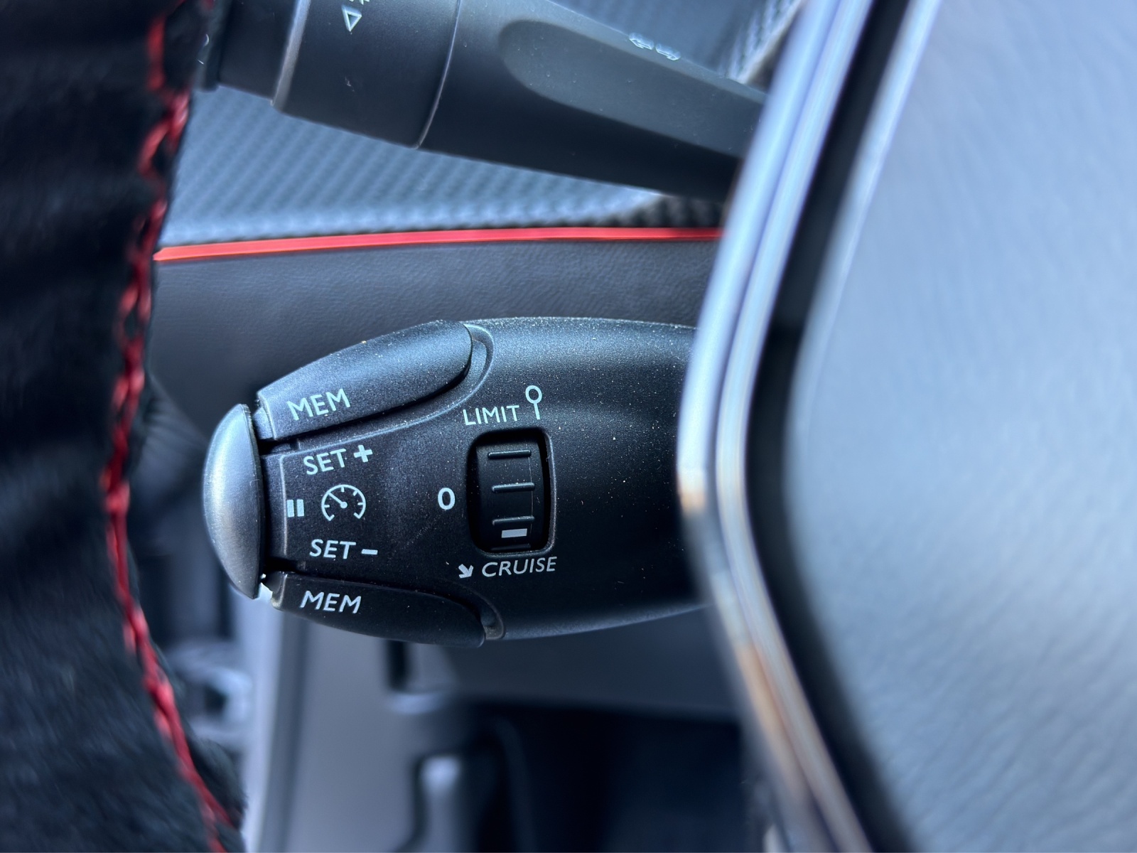 PEUGEOT 2008 1.2 PureTech Active-image-23